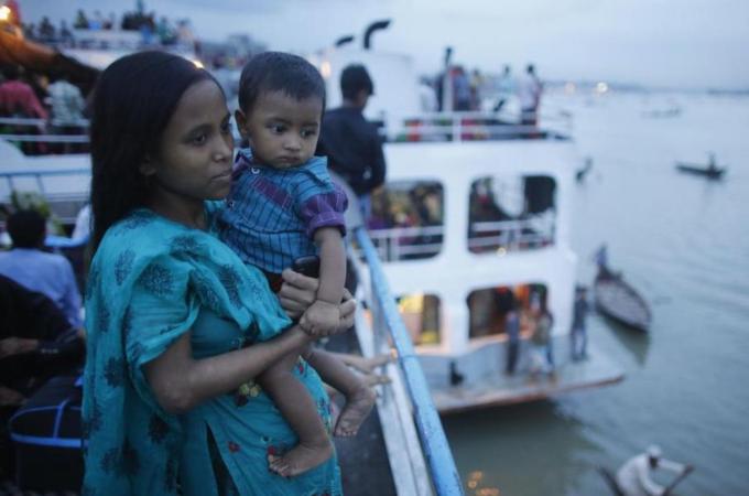 Bangladesh is on target to become one of nine countries to dramatically reduce maternal mortality by 2015 [Reuters]