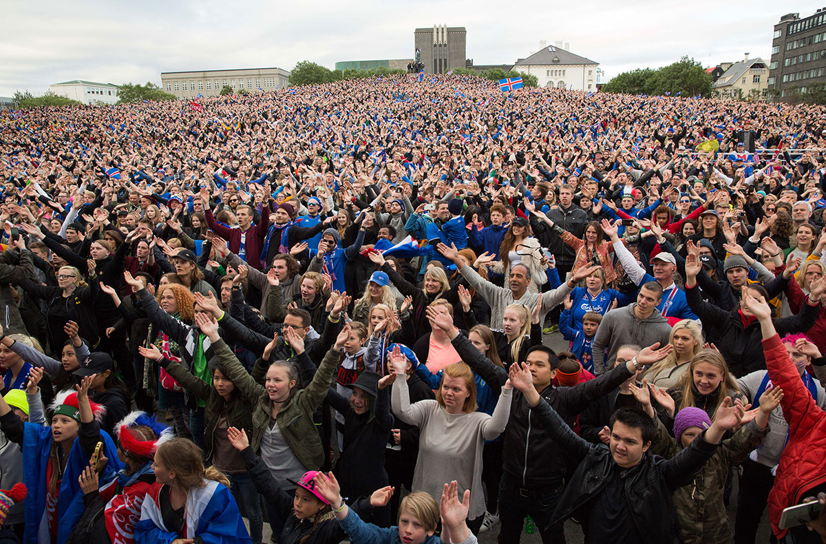 Iceland fans doing the thunderclap in 2016