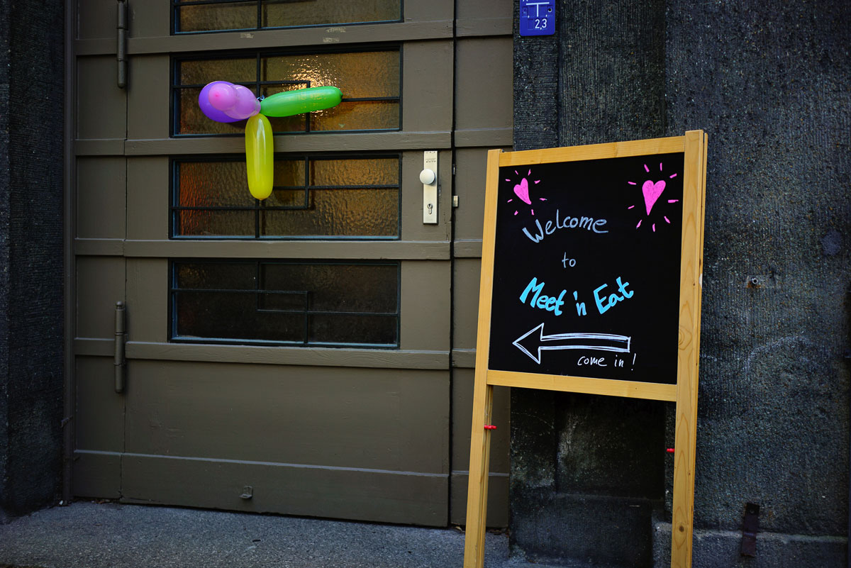 Refugees and Germans mingle in weekly ''Meet n'' Eat''