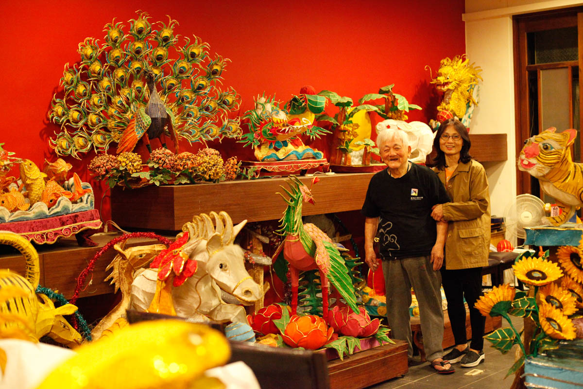 92-year-old lantern craft master Zai Gan Hsiao still remembers old days when people used to put oil lamps carefully into traditional lanterns, and when lantern making was suppressed and banned along w
