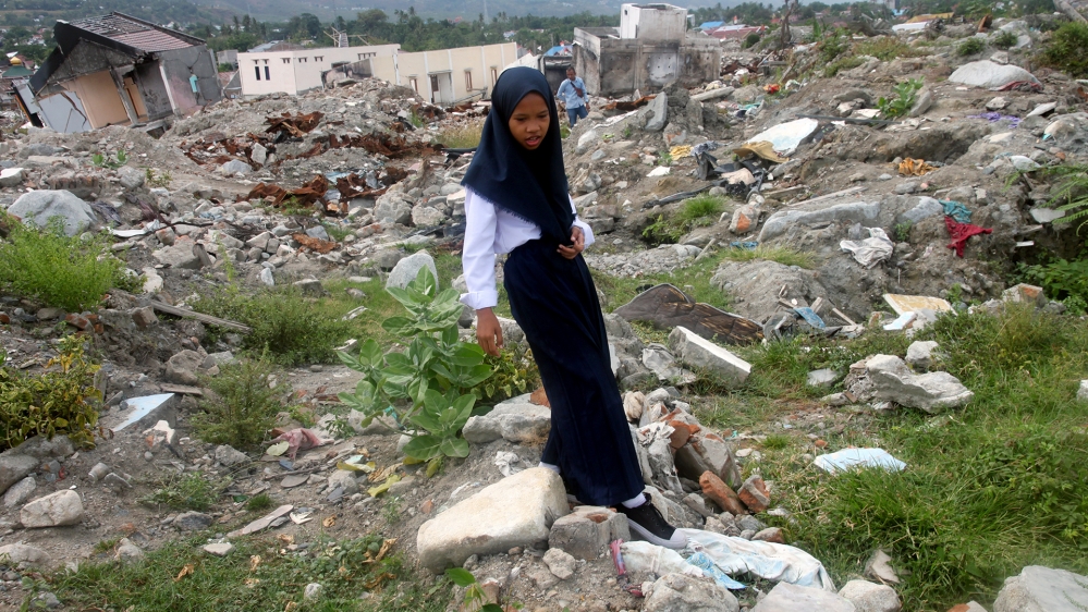 A stranger rescued Melani and her brother Alif, who were trapped after the quake