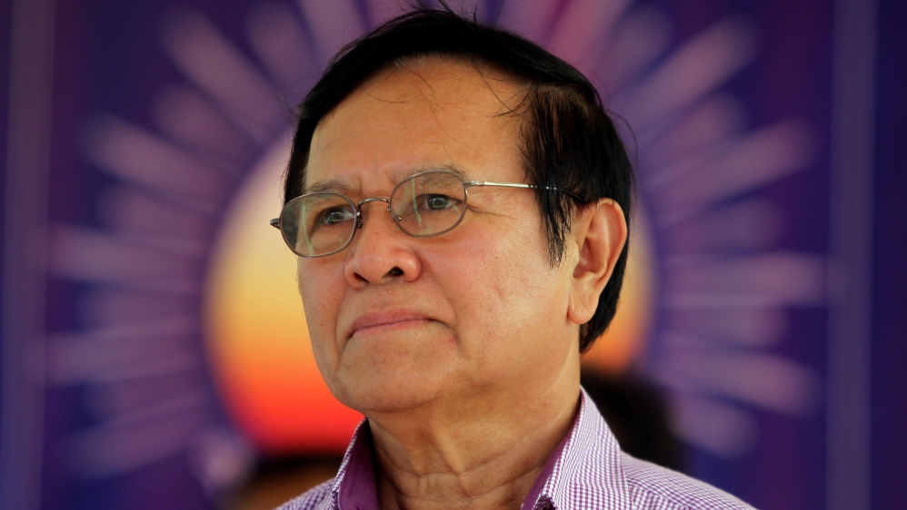  Kem Sokha, leader of the Cambodia National Rescue Party (CNRP), attends a meeting with party members in Kandal province, Cambodia March 14, 2017. REUTERS/Samrang Pring/File Photo