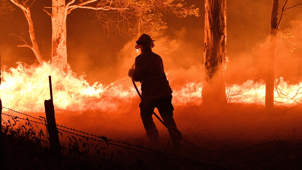 Fire-ravaged Australia has launched an operation to reach thousands of people stranded in seaside towns after deadly bushfires ripped through popular tourist areas on New Year’s Eve [Saeed Khan/[AFP]