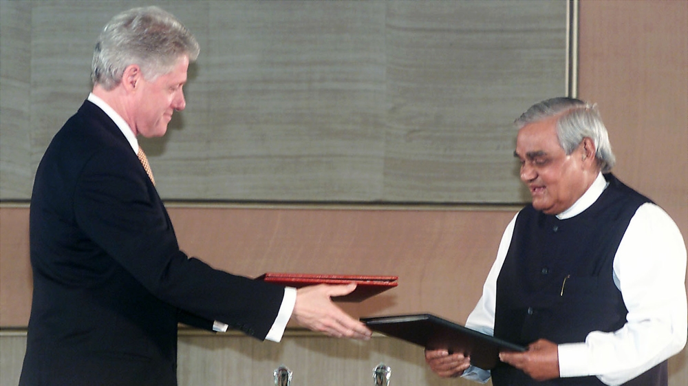 US President Bill Clinton and Indian Prime Minister Atal Behari Vajpayee