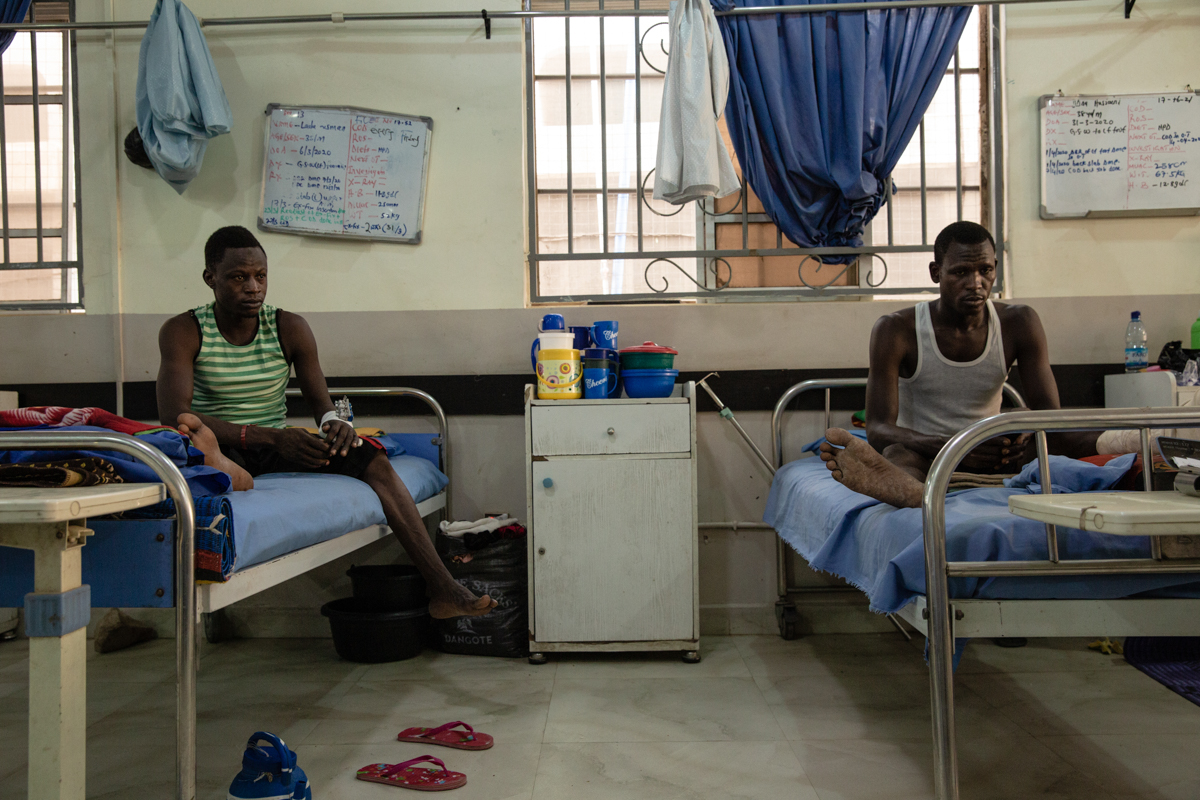 ICRC had to review admission criteria to ensure enough distance between the beds in its surgical ward. But as new wounded people keep coming this standard is difficult to maintain.