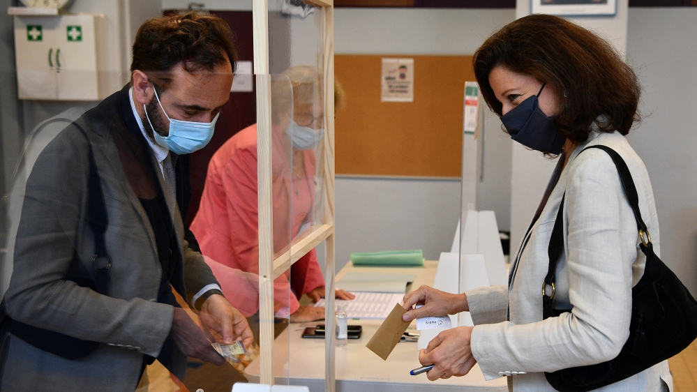 LREM mayoral candidate Buzyn votes in 5th district of Paris