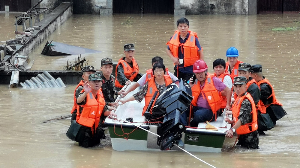 epa08531975 Rescuers evacuate people from flooded villages in Shexian county, Anhui province, China, 07 July 2020. Over 120 people have been killed in the current flood season in China. EPA-EFE/LIAO 