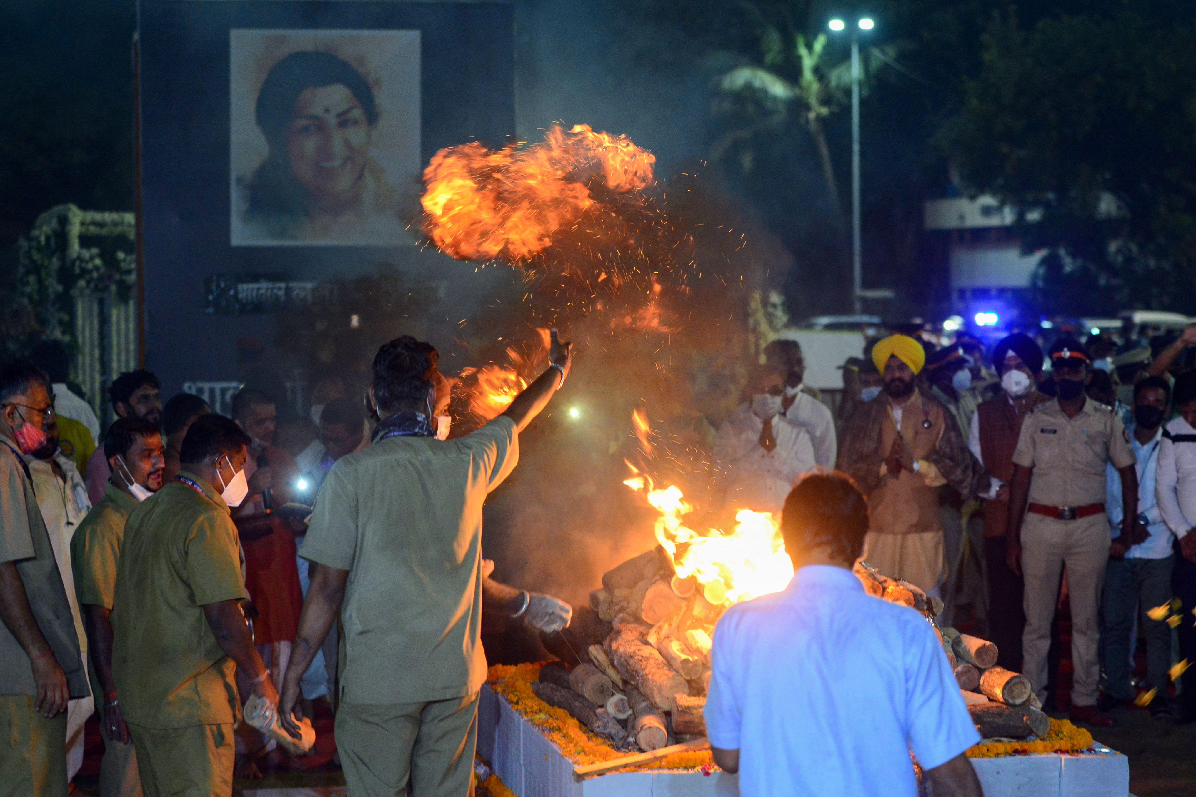 Last rites of late Bollywood singer Lata Mangeshkar 