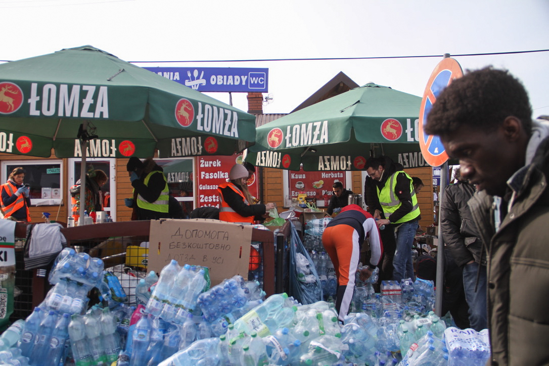 Polish and Ukrainian volunteers