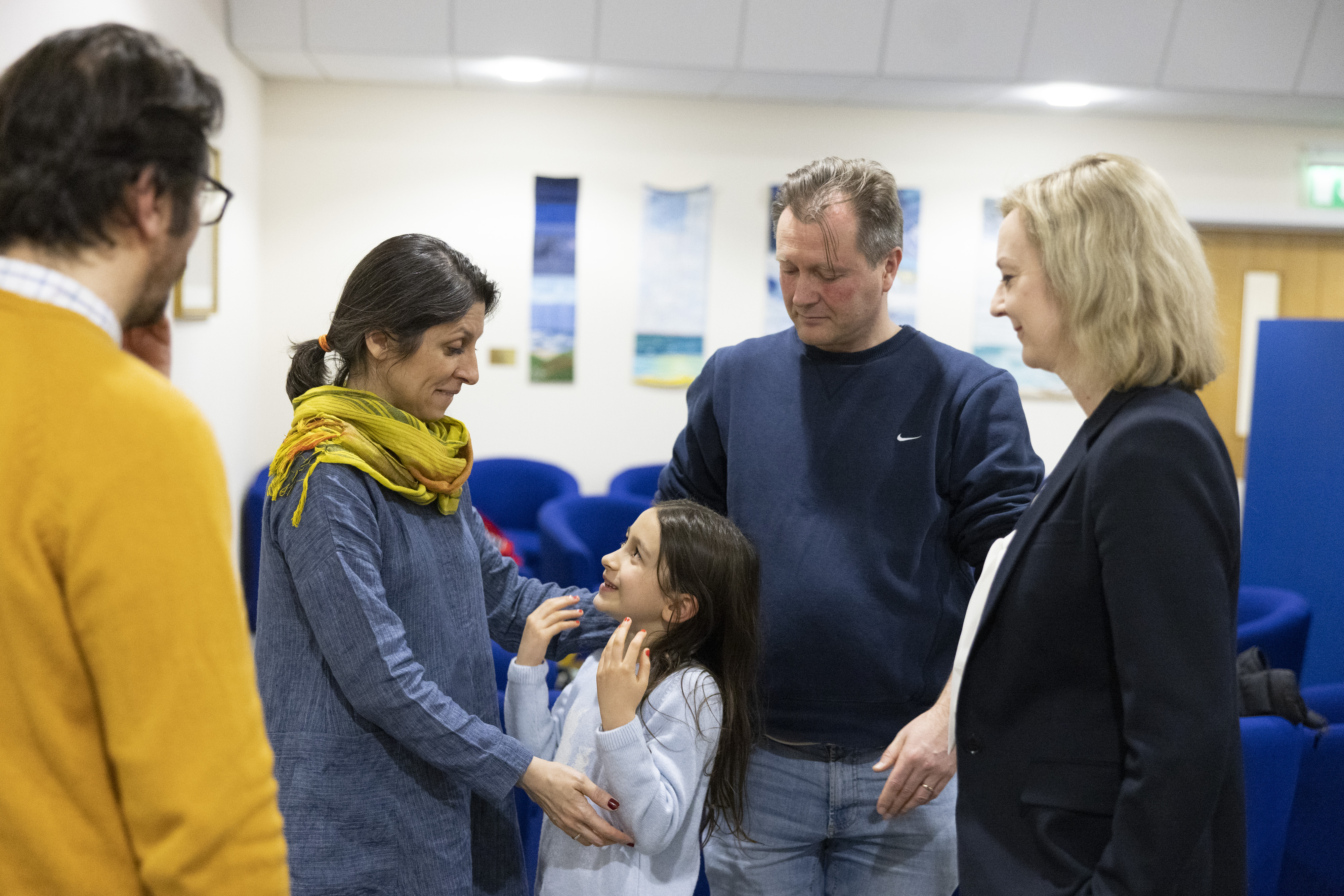 Nazanin Zaghari-Ratcliffe (2-L) with her daughter Gabriella (C), husband Richard (2-R) and British Foreign Secretary Liz Truss (R)