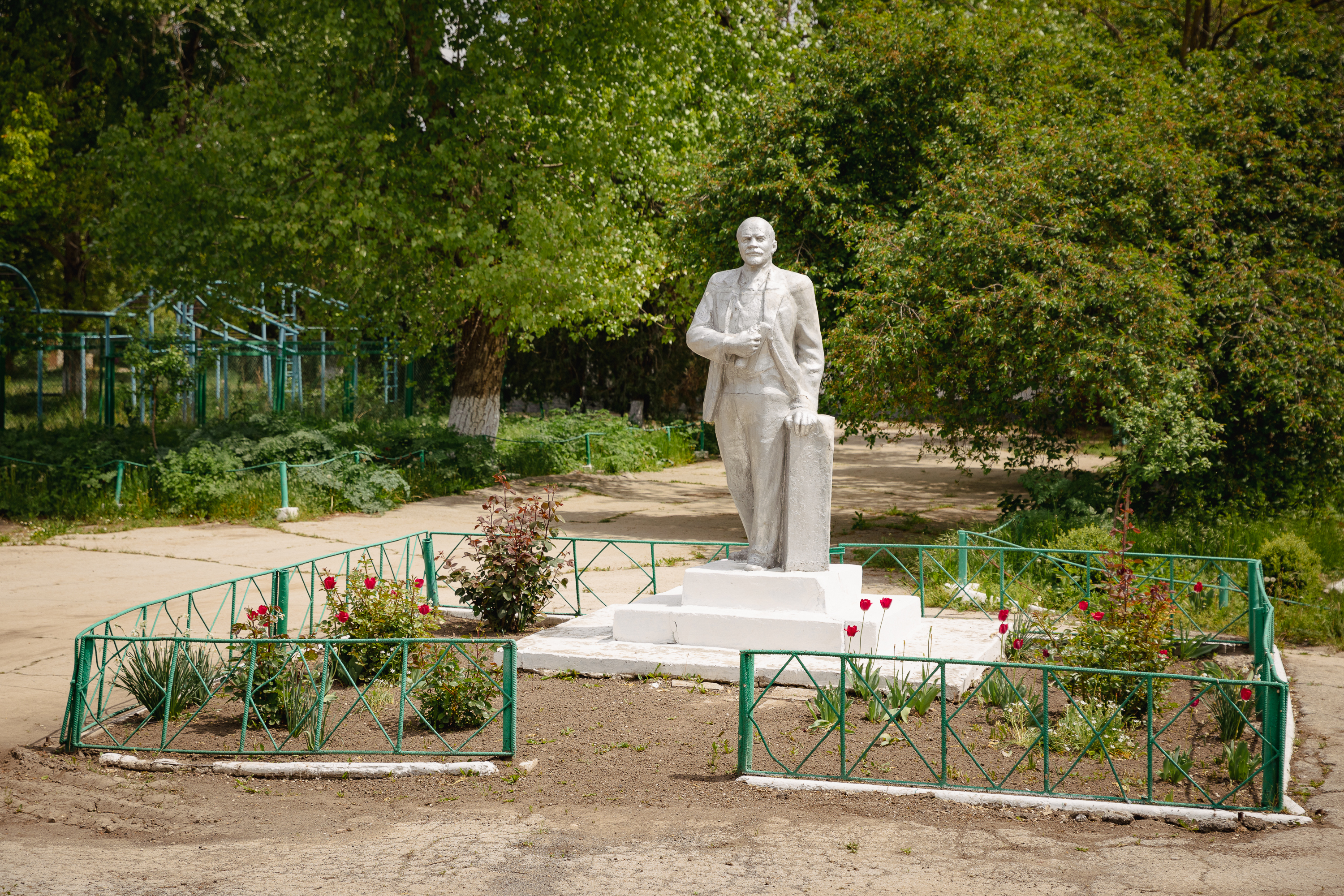 A statue of Lenin stands in the courtyard of the Congaz refugee centre