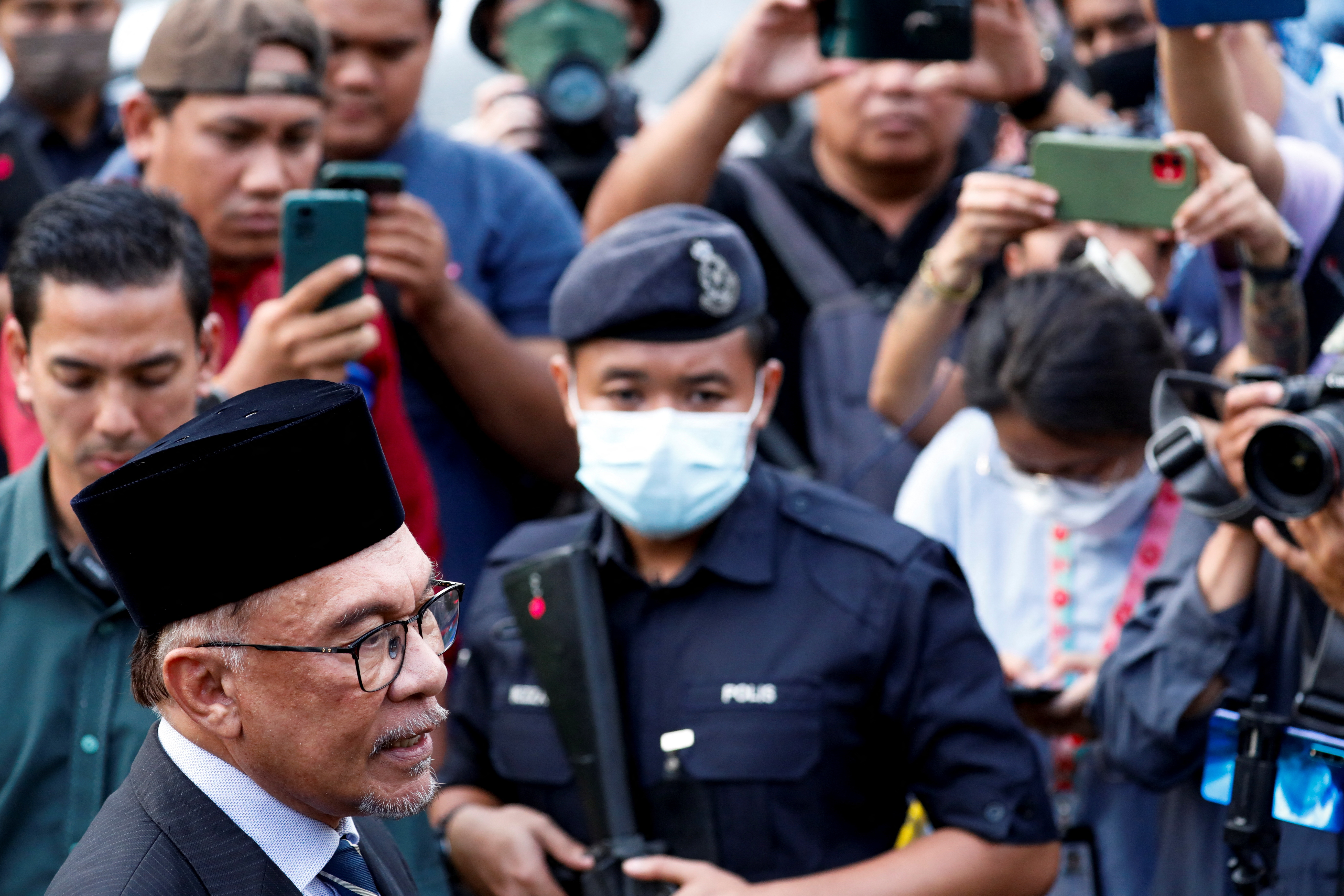 Malaysia's opposition leader Anwar Ibrahim attends a news conference outside the National Palace, in Kuala Lumpur, Malaysia November 22, 2022. REUTERS/Hasnoor Hussain 