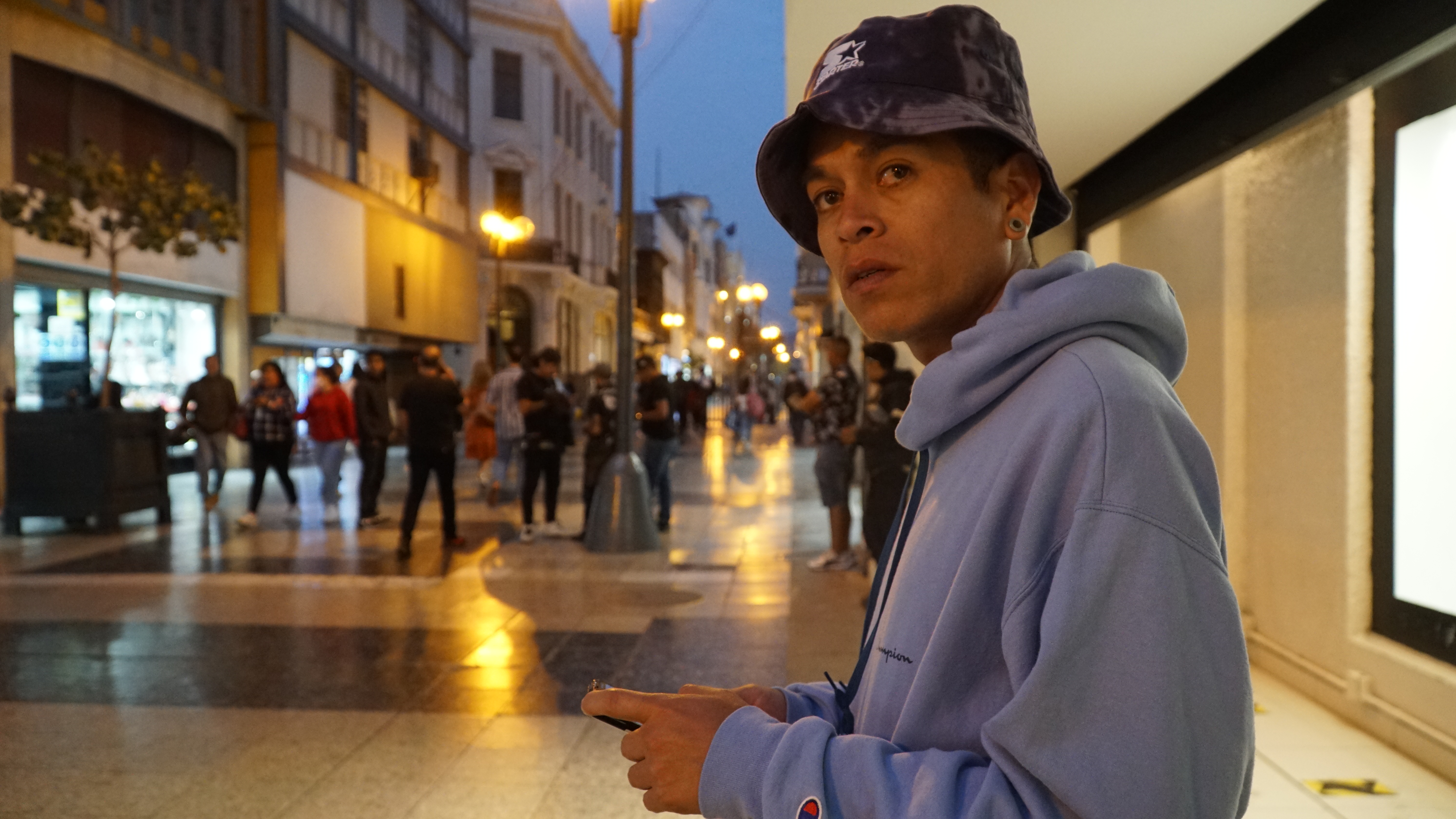 Cesar Laoz stand in Peru street