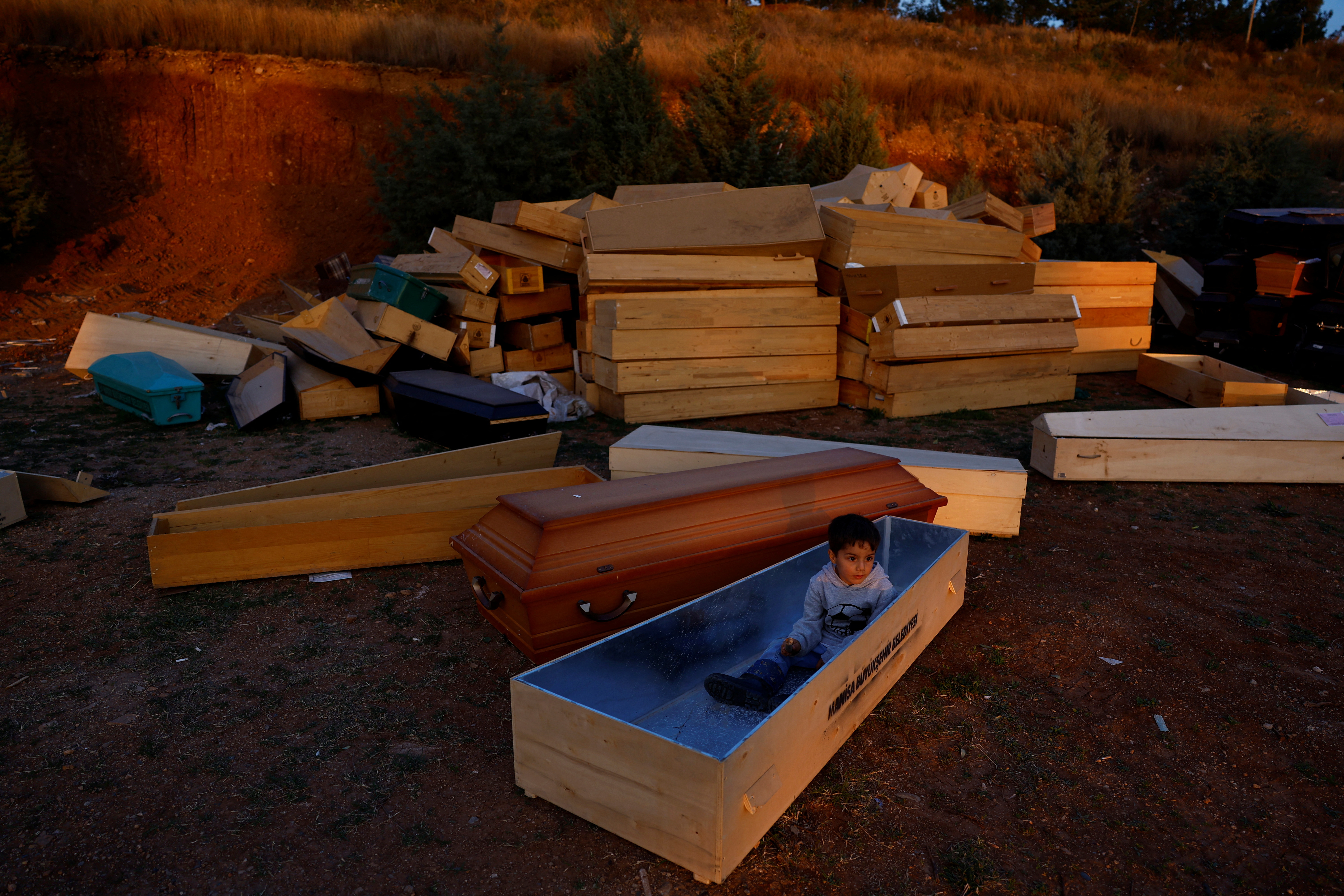 TURKEY-QUAKE/CEMETERY