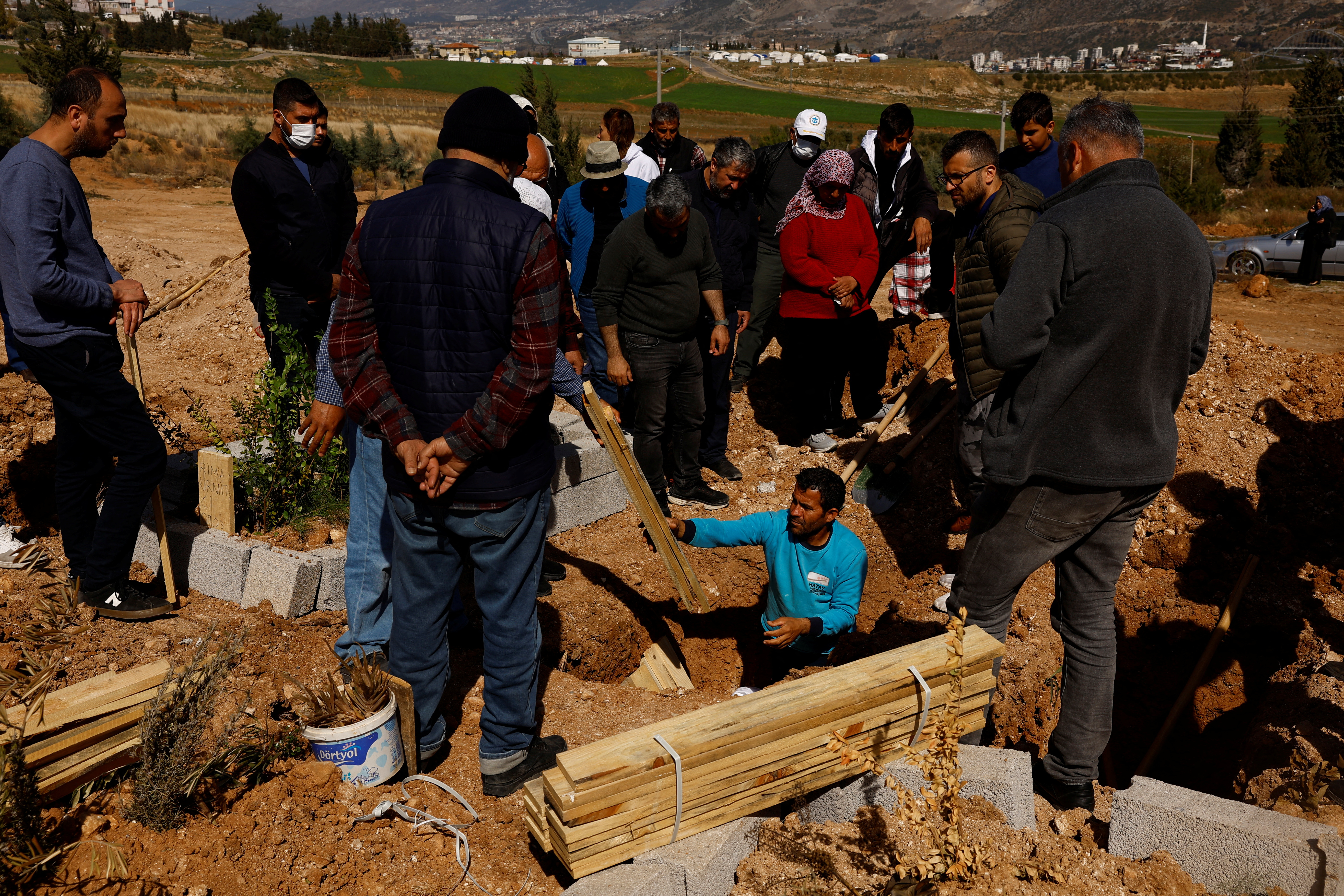 TURKEY-QUAKE/CEMETERY