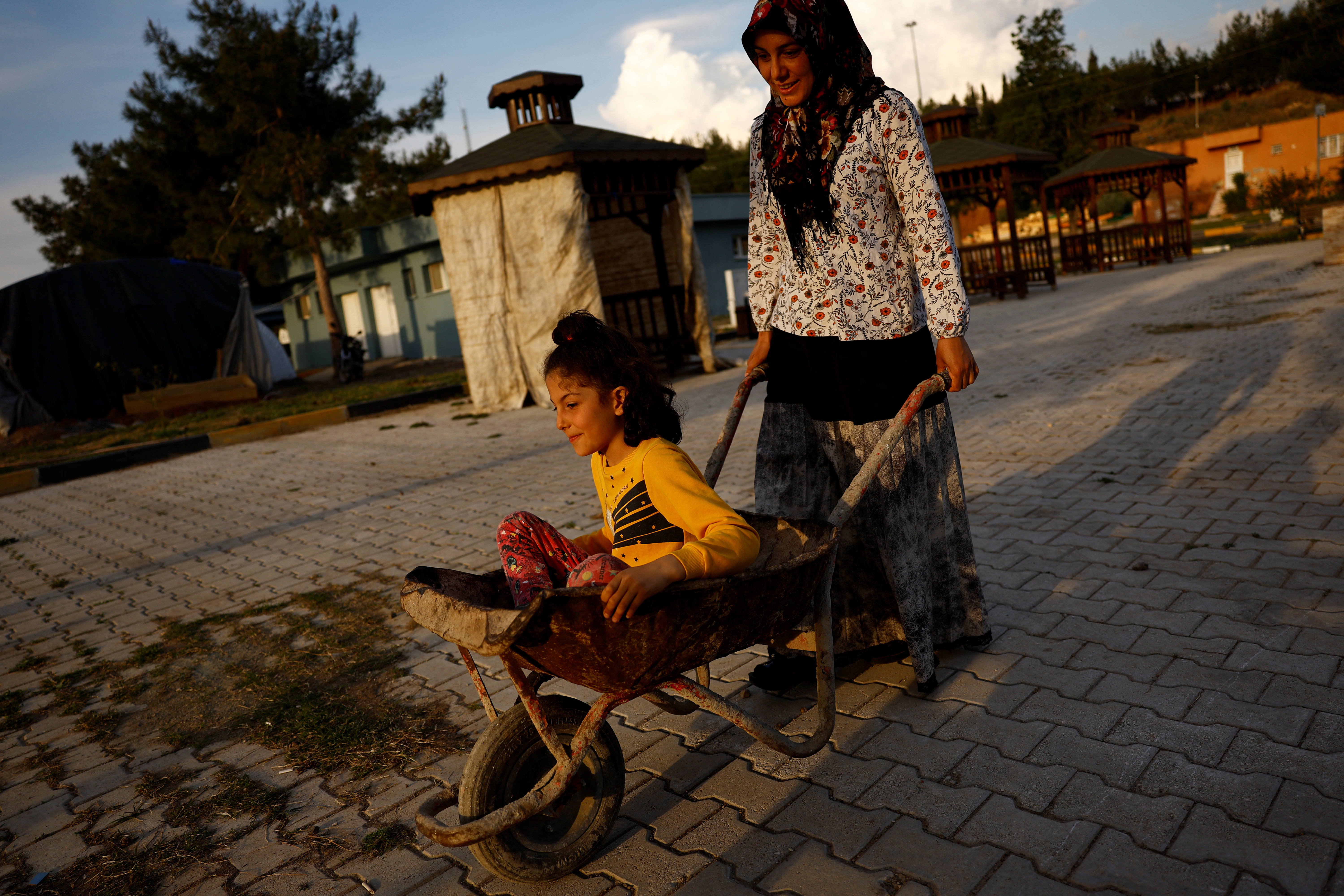 TURKEY-QUAKE/CEMETERY
