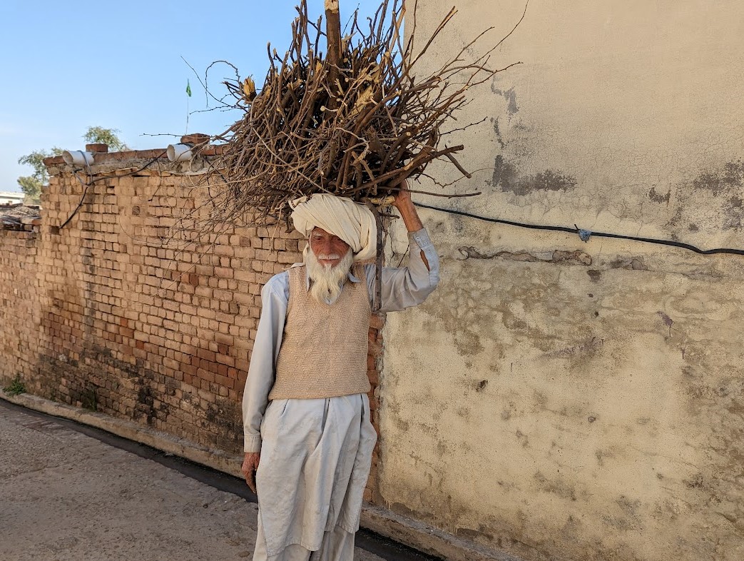 A neighbour carrying firewood reminds Zubeida that she once owned a cow
