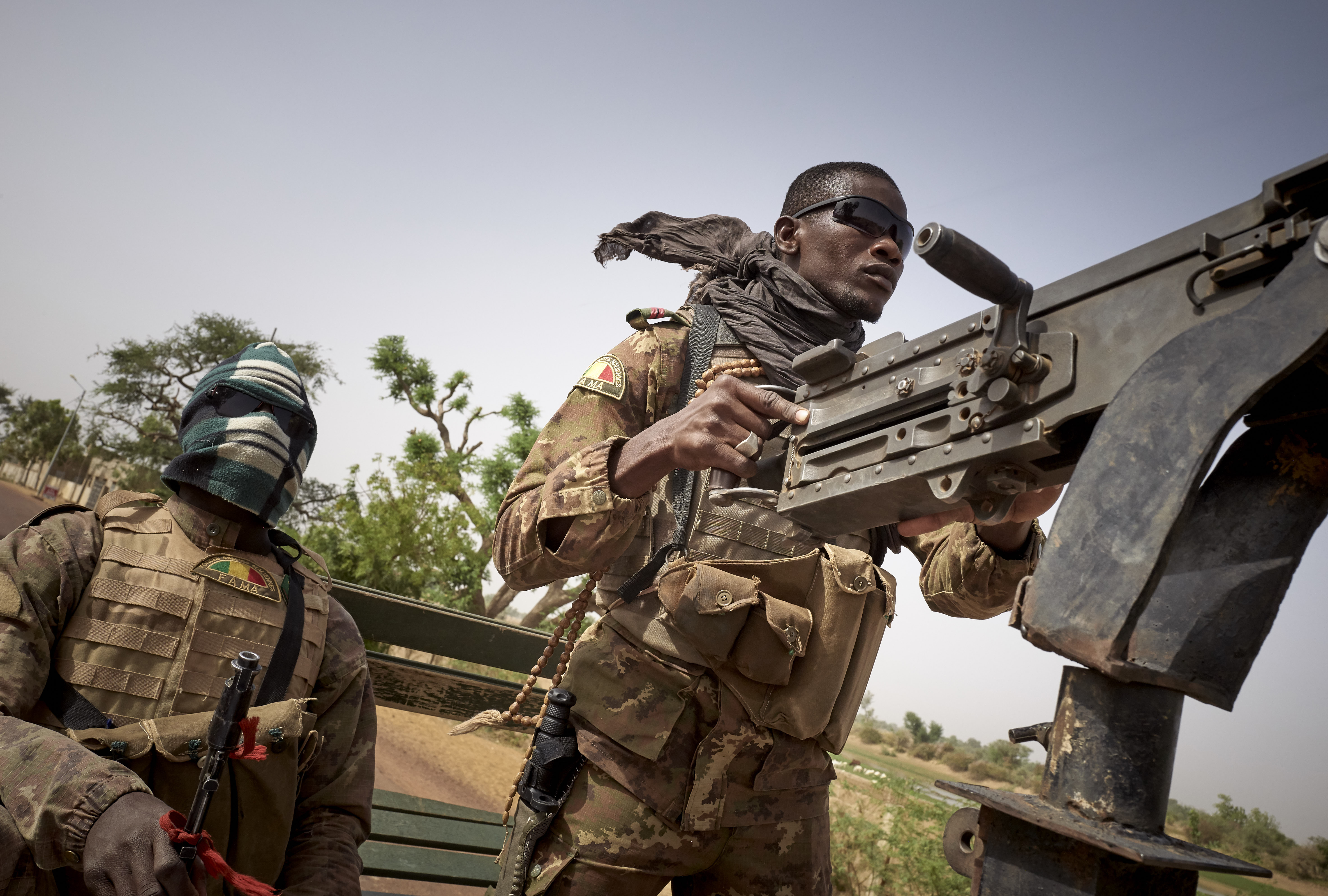 Soldiers of the Malian army are seen during a patrol on the road between Mopti and Djenne, in central Mali, on February 28, 2020 [Michele Cattani/AFP)