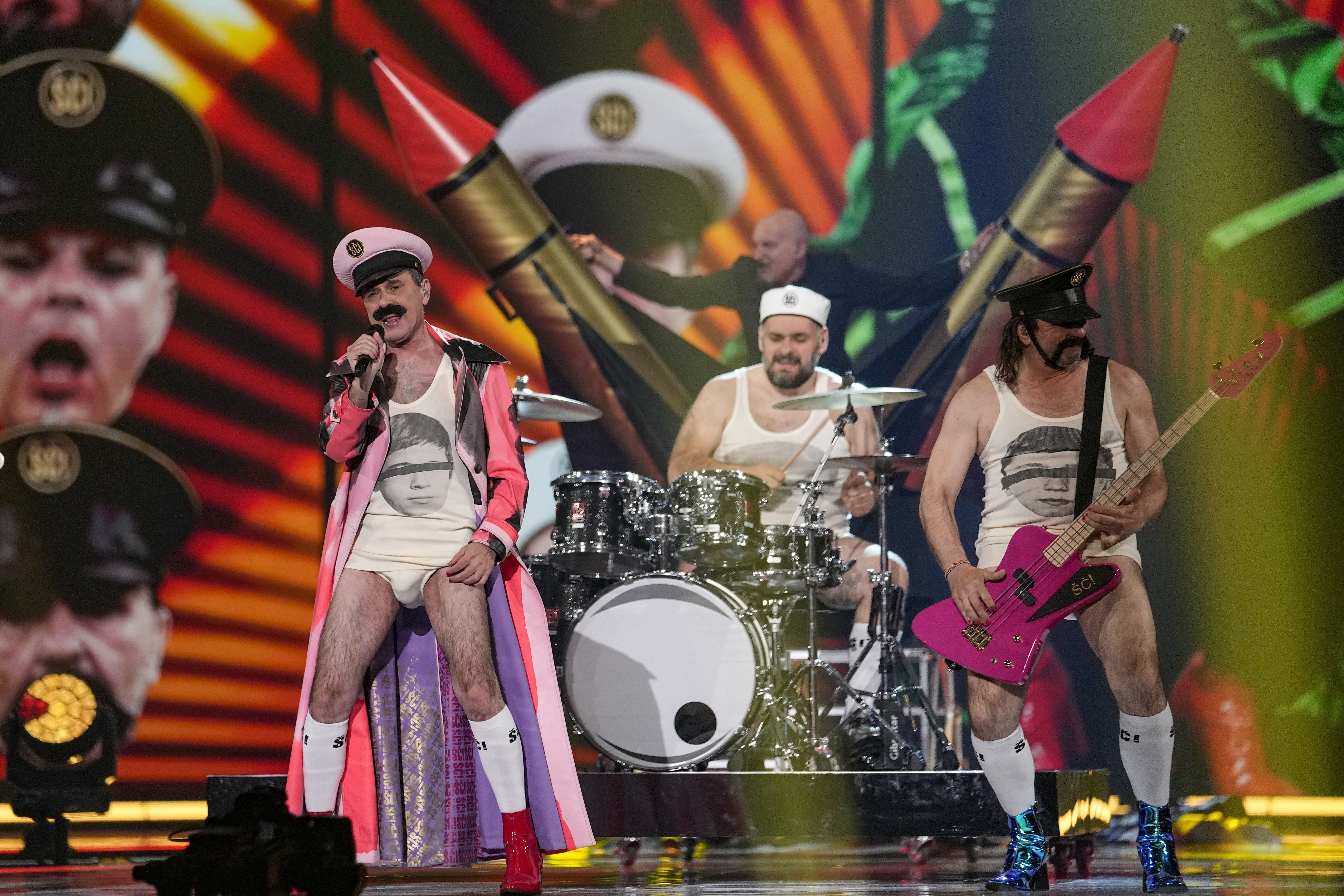 Let 3 of Croatia on stage, They are wearing shorts and singlets. The drummer is in the middle. 