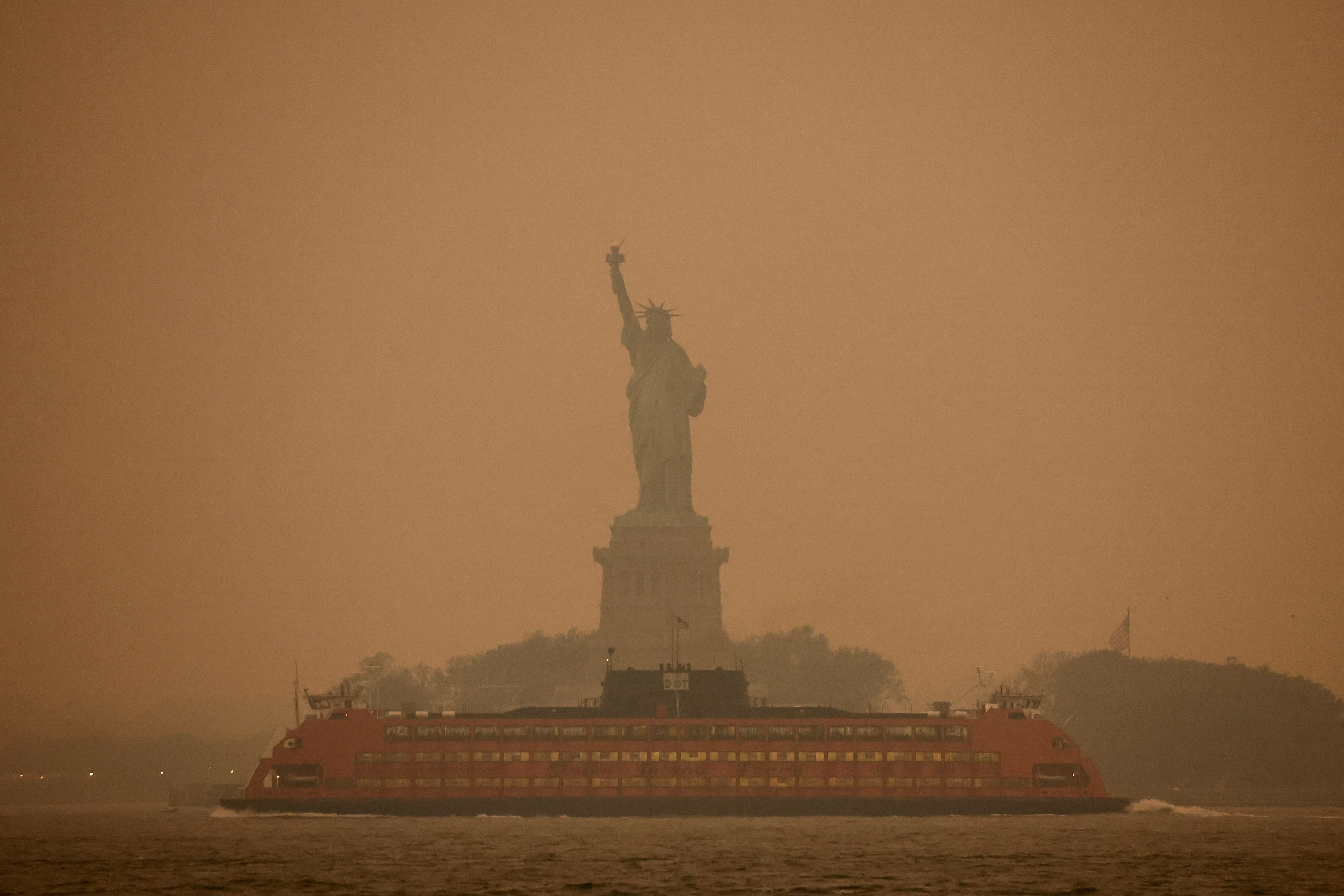 Canadian wildfire smoke spreads 'hazardous' air in both countries