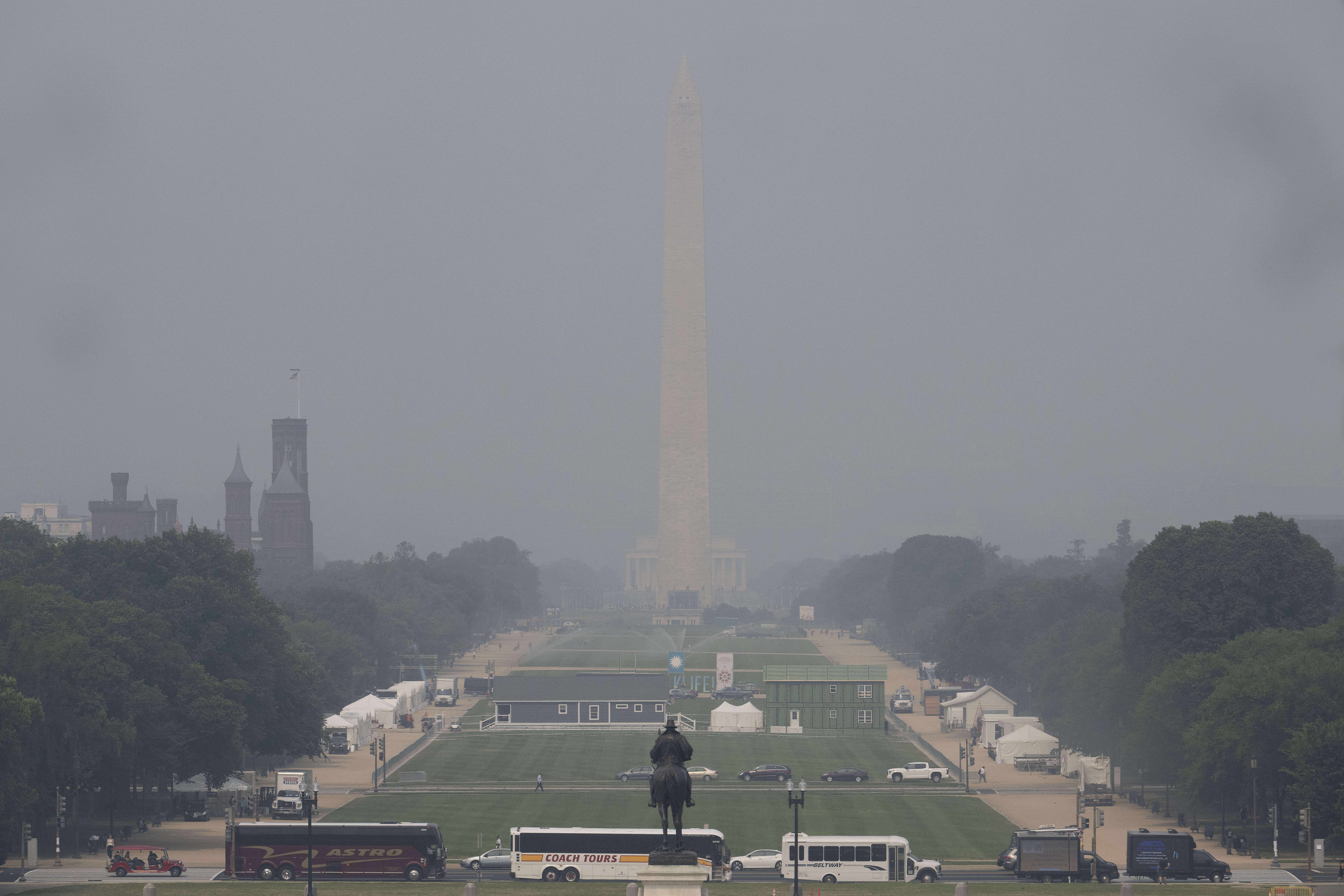 Canadian wildfire smoke spreads 'hazardous' air in both countries
