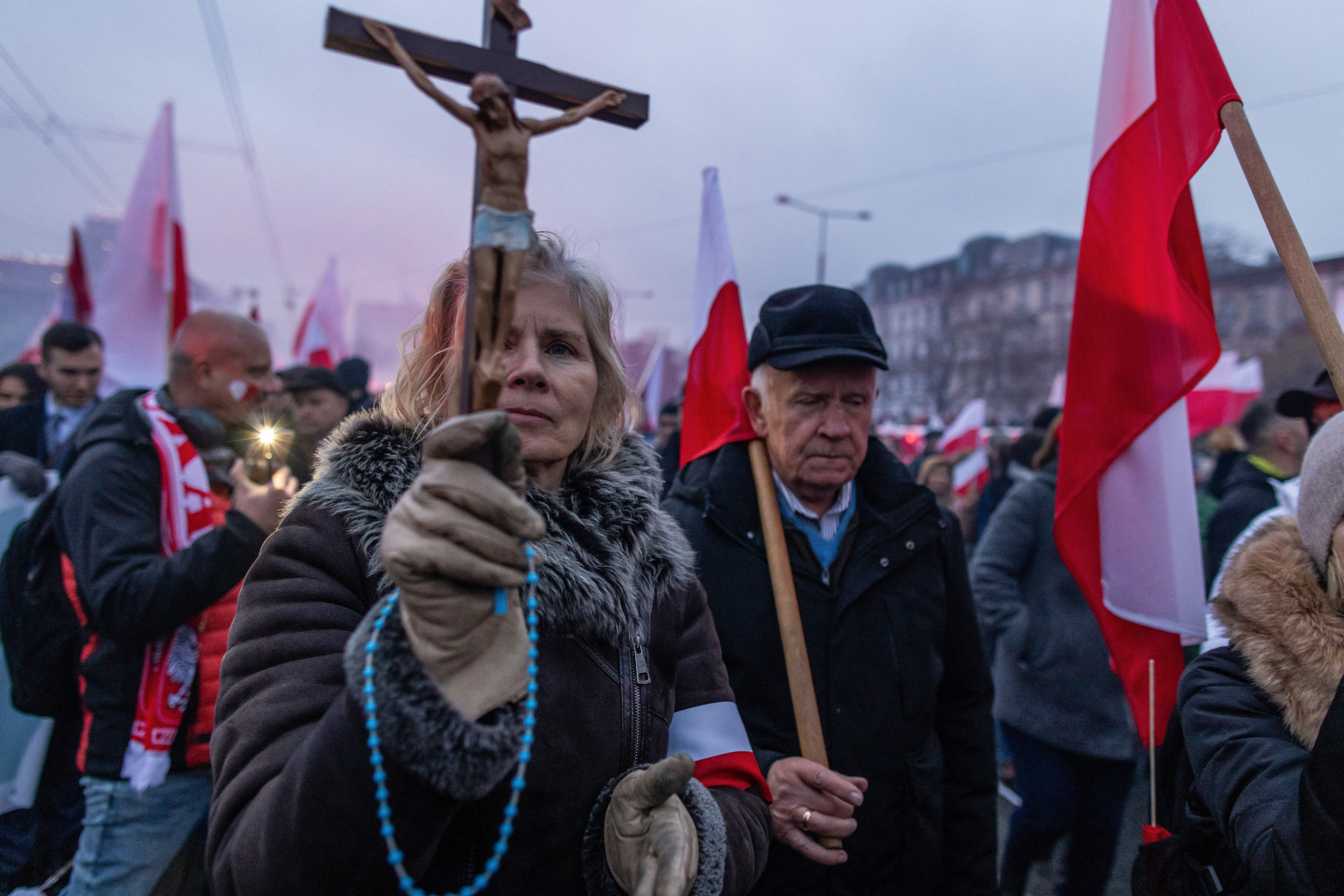 A participant in Poland's Independence Day march organised by nationalist groups holds a crucifix in Warsaw, Poland on November 11, 2023. [Wojtek Radwanski / AFP]