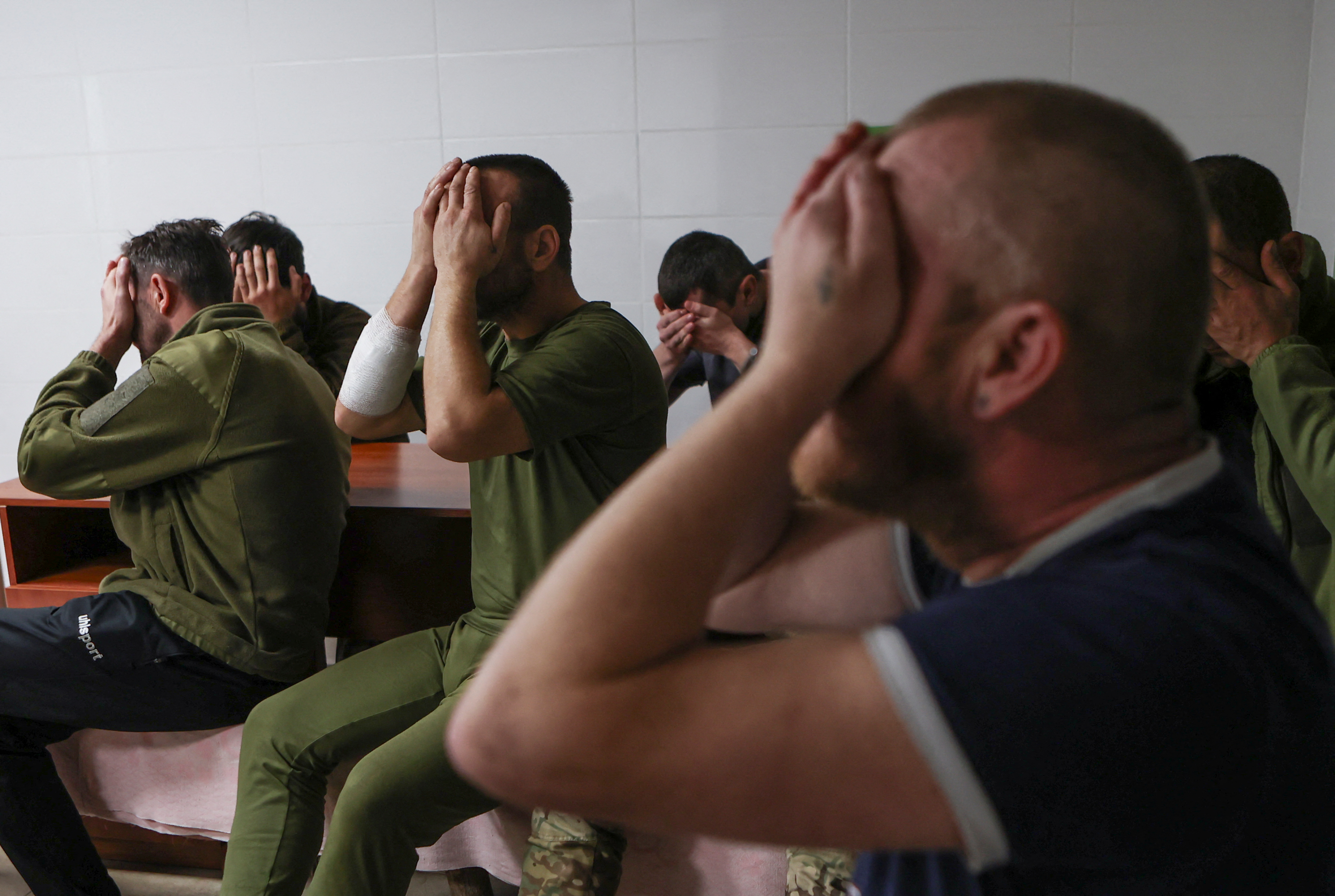 Service member of the 67th Separate Mechanized Brigade 'Ukrainian Volunteers Corps' with the call sign 'DJ' attends with his brothers-in-arms a stress control session at a military medical centre, amid Russia's attack on Ukraine, in Donetsk region, Ukraine November 17, 2023. REUTERS/Sofiia Gatilova