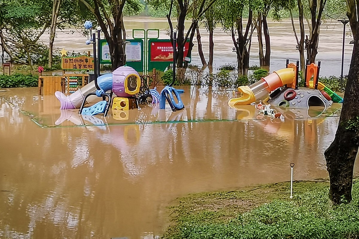 Highest-level rainstorm warning issued in south China's Guangdong