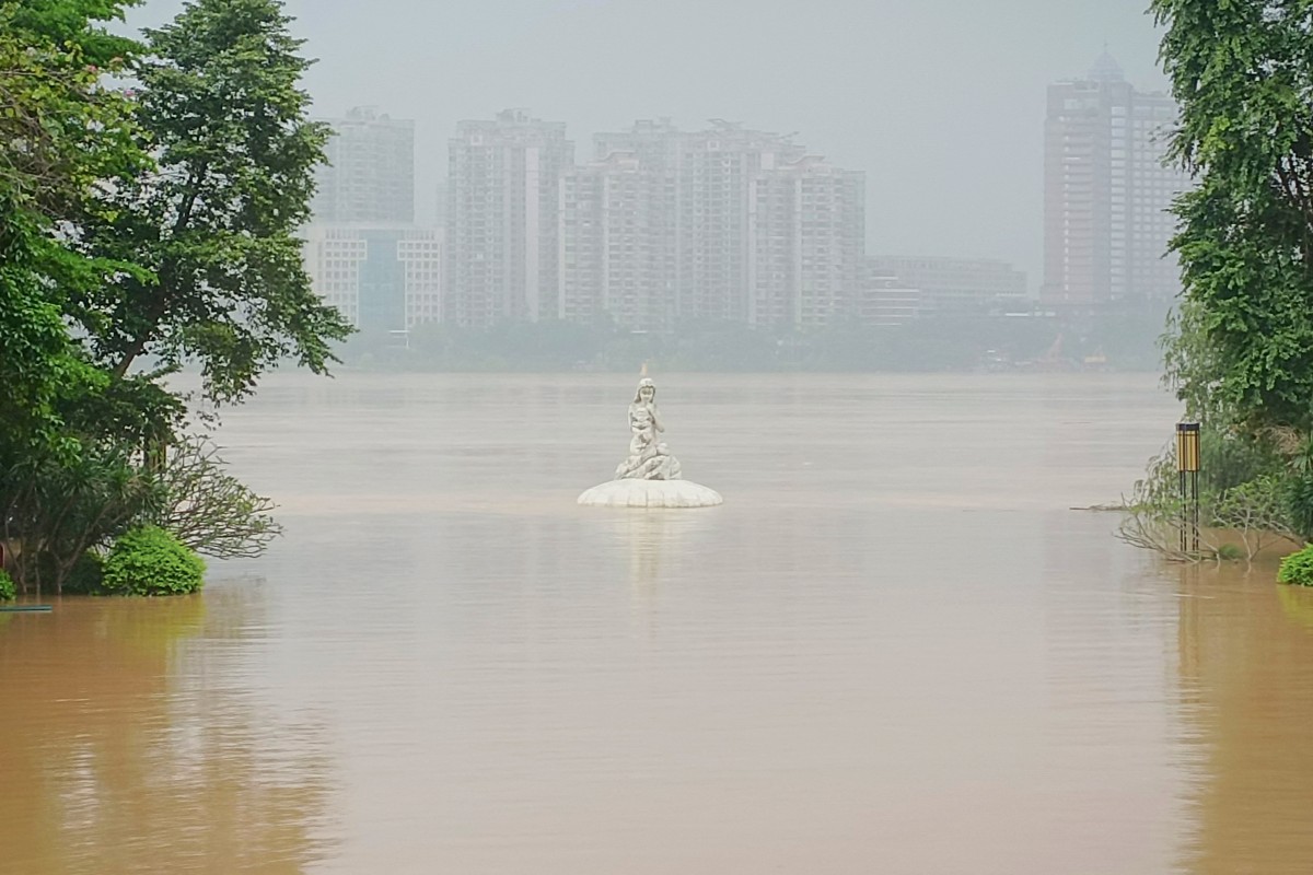 Highest-level rainstorm warning issued in south China's Guangdong