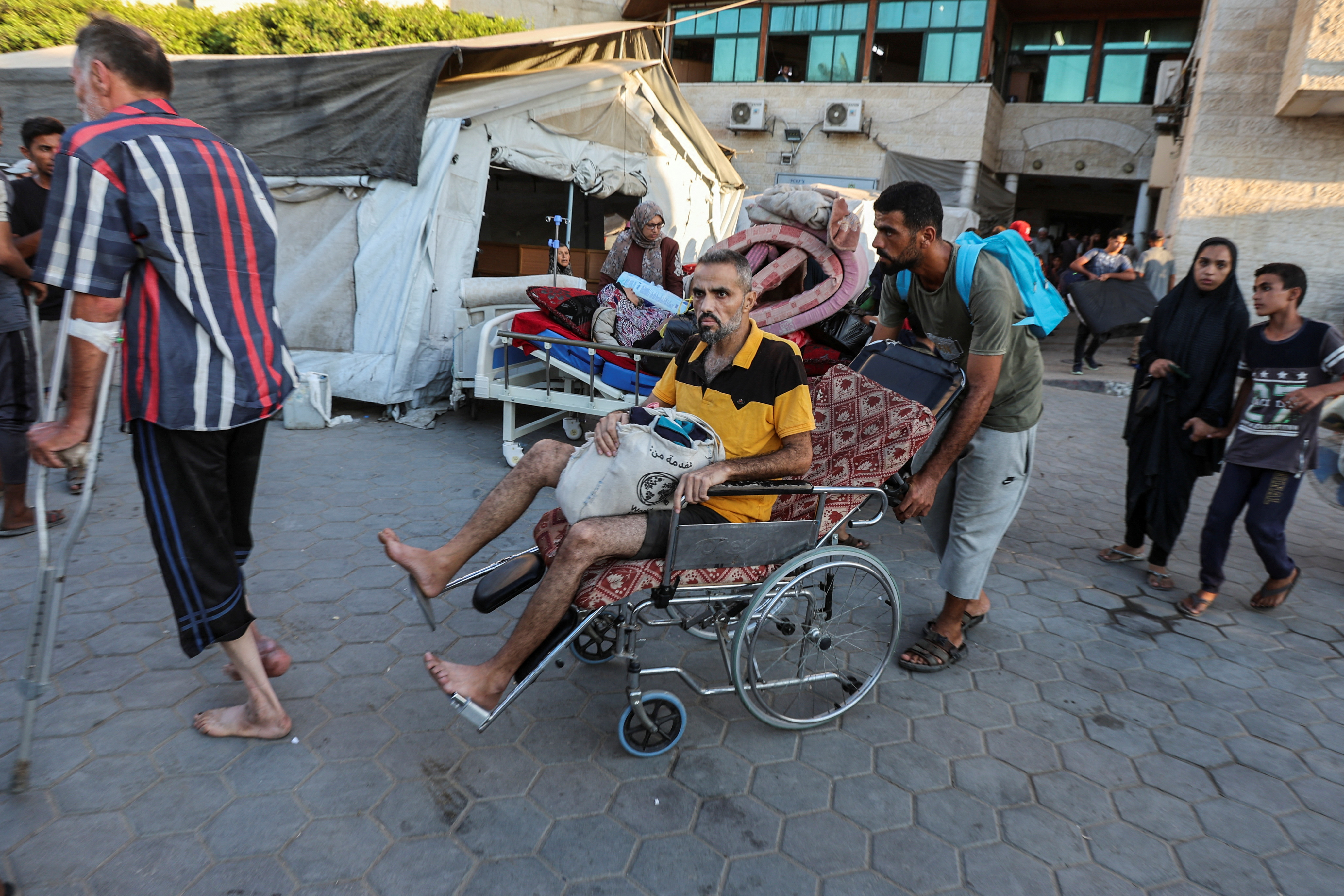 Israeli army orders evacuation of 'humanitarian' area includingAl-Aqsa Hospital