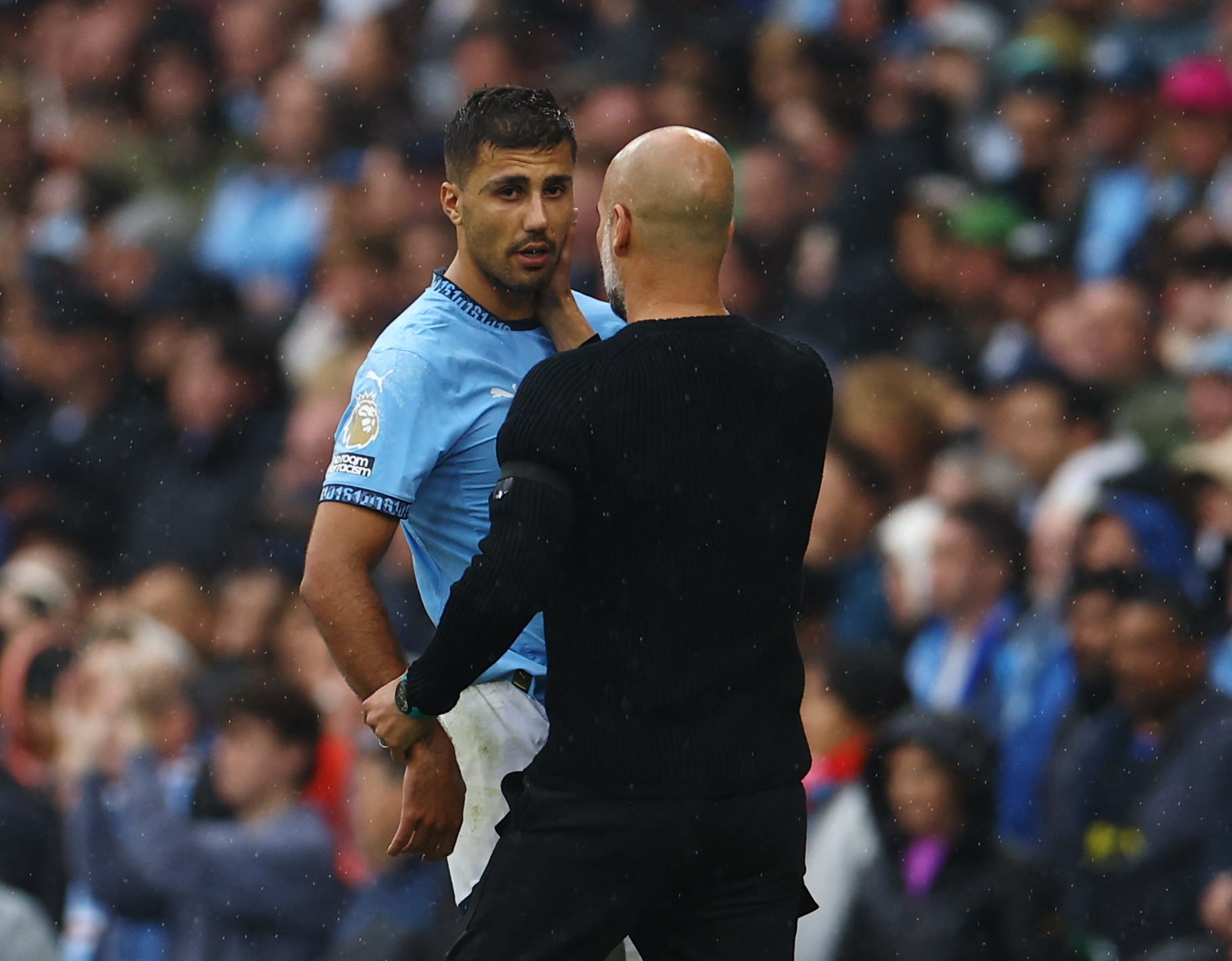 Soccer Football - Premier League - Manchester City v Arsenal - Etihad Stadium, Manchester, UK - September 22, 2024 Manchester City's Rodri with manager Pep Guardiola after being substituted REUTERS/Molly Darlington EDITORIAL USE ONLY. NO USE WITH UNAUTHORIZED AUDIO, VIDEO, DATA, FIXTURE LISTS, CLUB/LEAGUE LOGOS OR 'LIVE' SERVICES. ONLINE IN-MATCH USE LIMITED TO 120 IMAGES, NO VIDEO EMULATION. NO USE IN BETTING, GAMES OR SINGLE CLUB/LEAGUE/PLAYER PUBLICATIONS. PLEASE CONTACT YOUR ACCOUNT REPRESENTATIVE FOR FURTHER DETAILS..