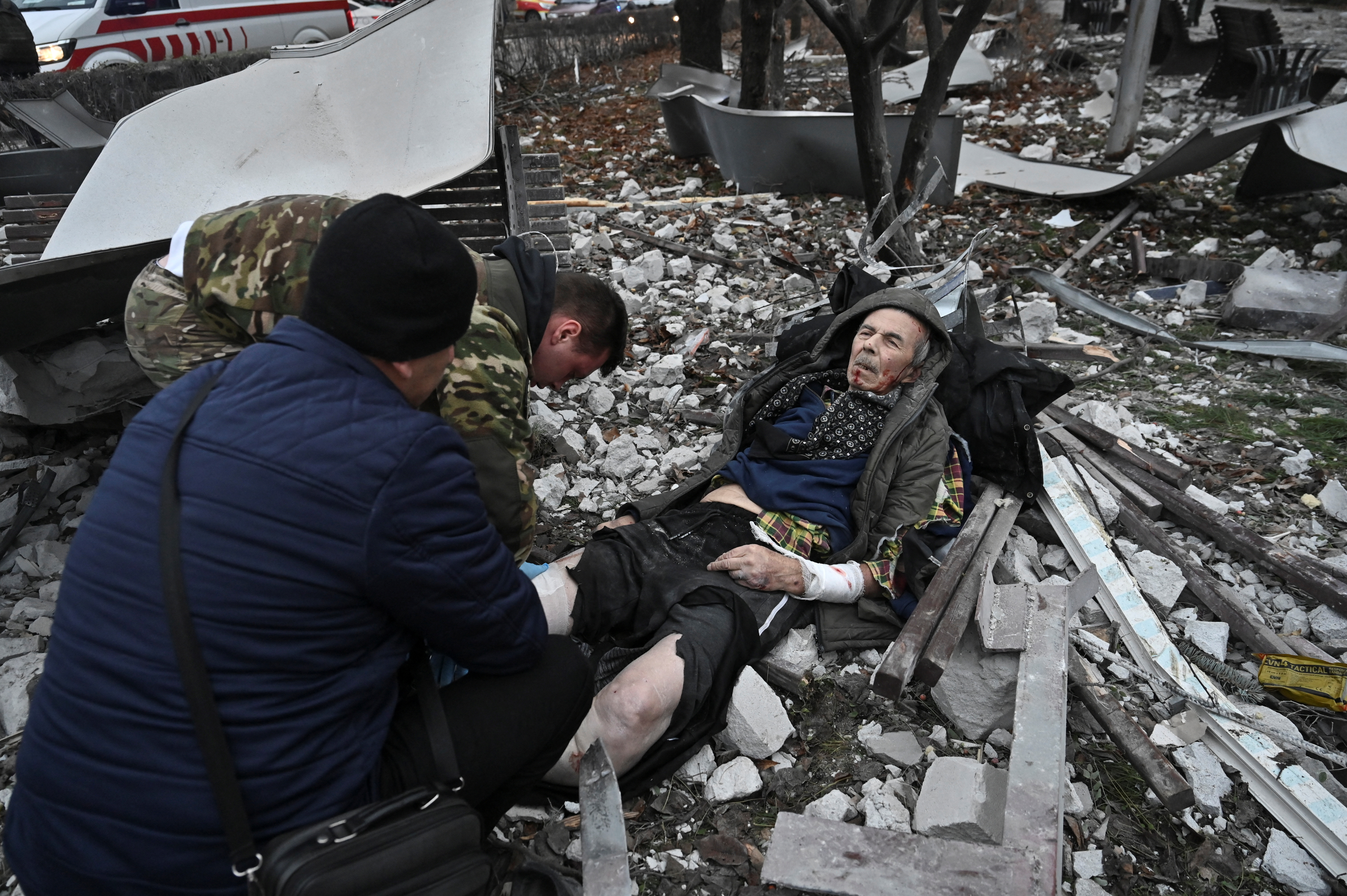 Men provide first aid to a resident injured during a Russian missile strike, amid Russia's attack on Ukraine, in Zaporizhzhia, Ukraine December 10, 2024. REUTERS/Stringer