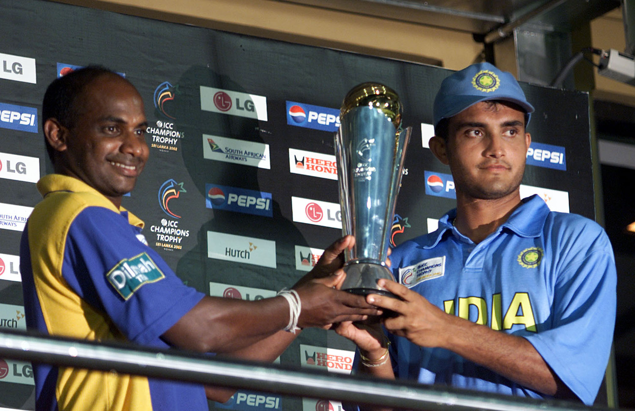 Sri Lanka's captain Sanath Jayasuriya (L) and India's captain SauravGanguly hold the ICC Champion's trophy after the rain-marred final of the ICC Champions trophy between India and Sri Lanka in Colombo, September 30, 2002. India and Sri Lanka jointly shared the ICC Champions trophy after the final was called off due to rain. REUTERS/Anuruddha Lokuhapuarachchi REUTERS AL
