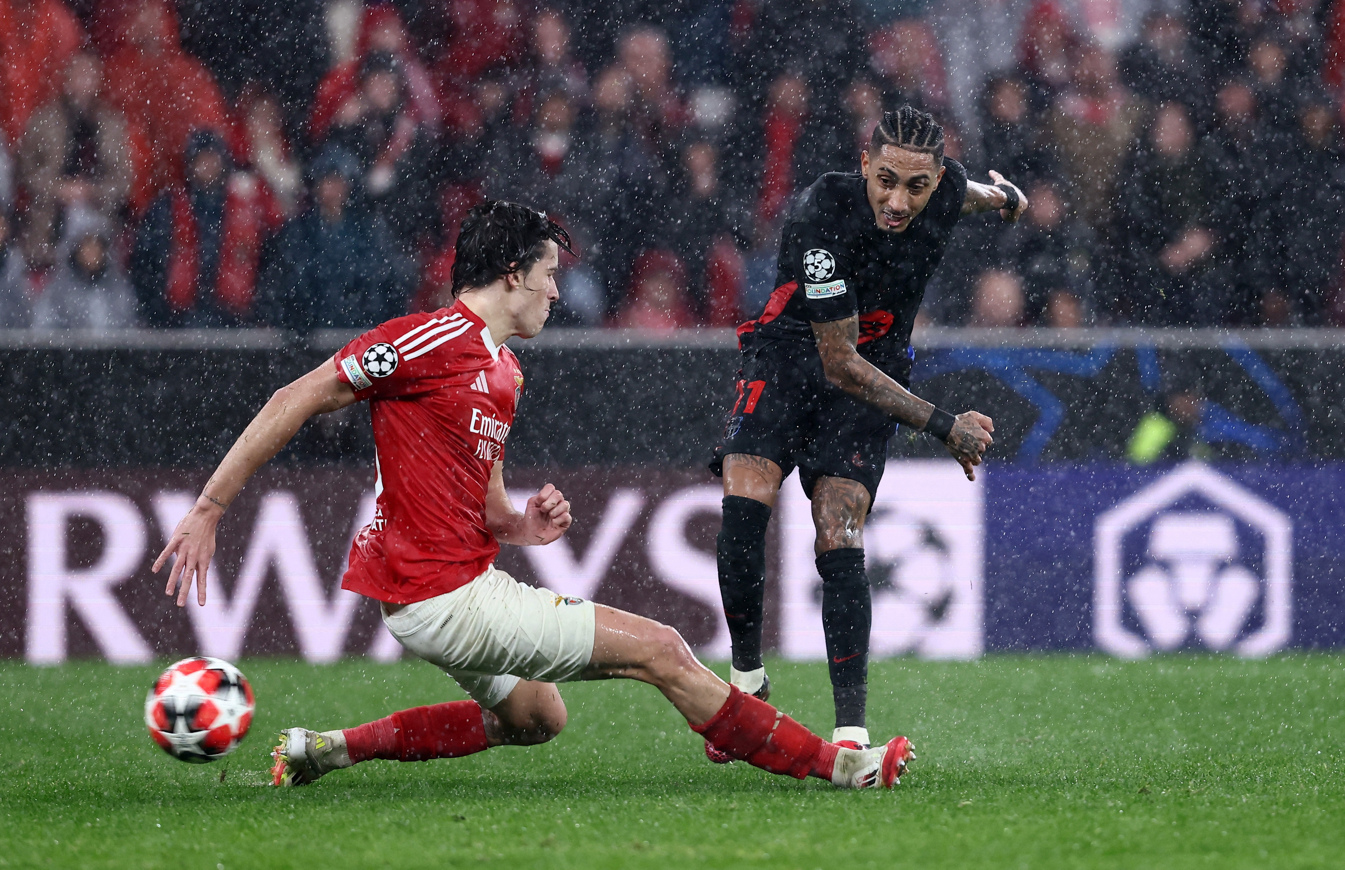 Soccer Football - Champions League - Benfica v FC Barcelona - Estadio da Luz, Lisbon, Portugal - January 21, 2025 FC Barcelona's Raphinha scores their fifth goal REUTERS/Rodrigo Antunes