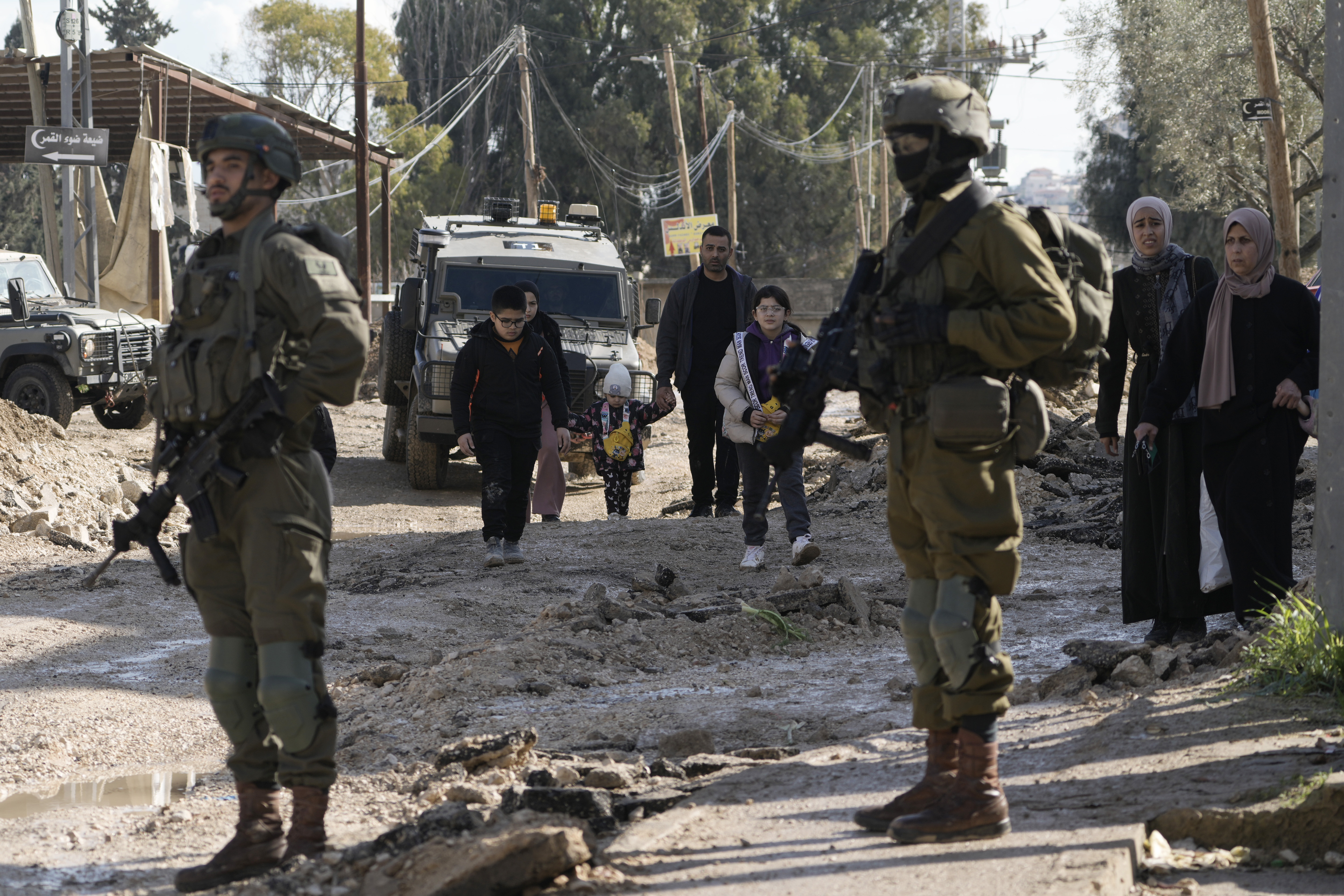 hundreds leave Jenin as Israel presses raids