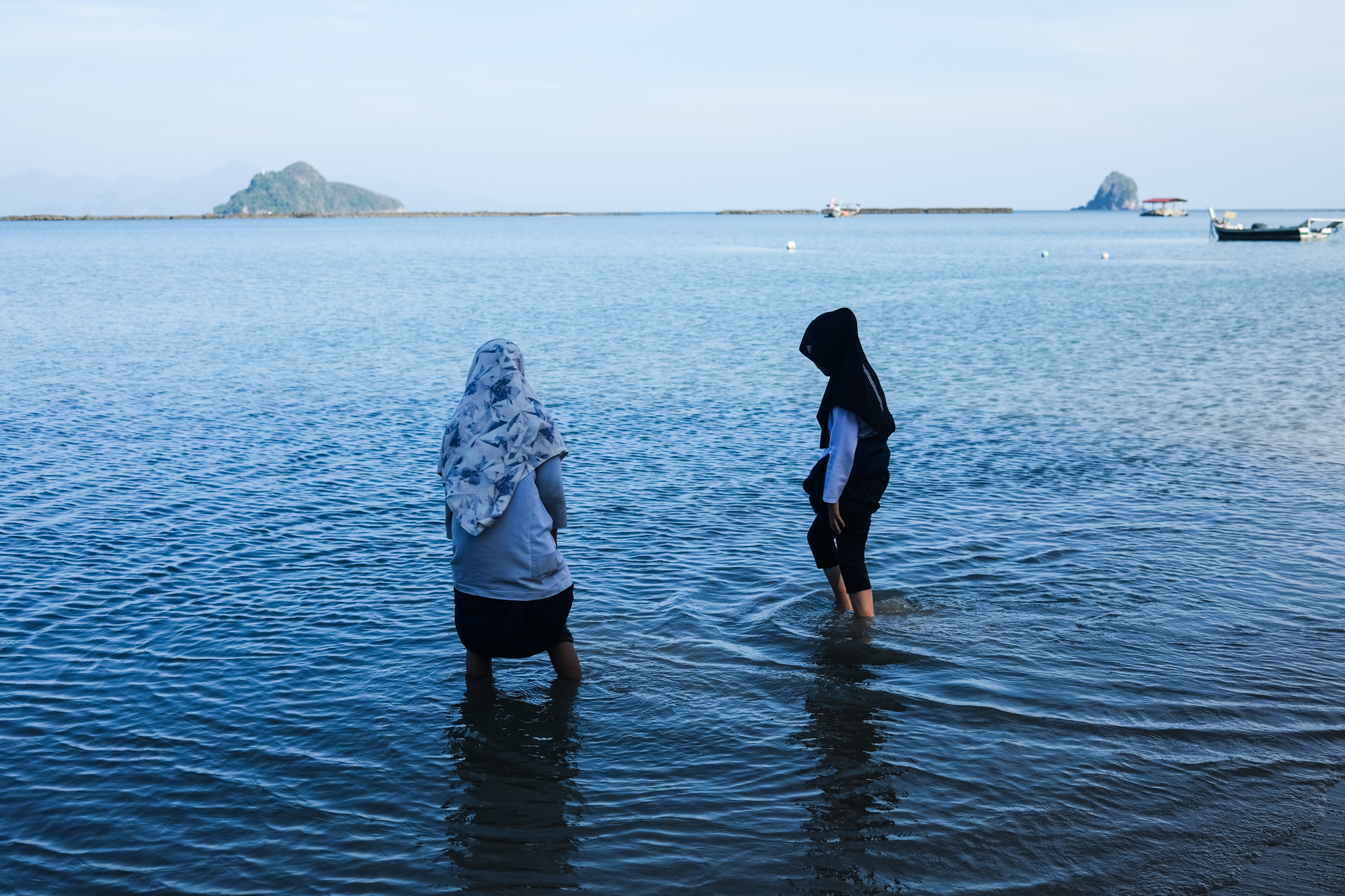 Rohingya children in Malaysia overcome fear to enjoy a day at the beach