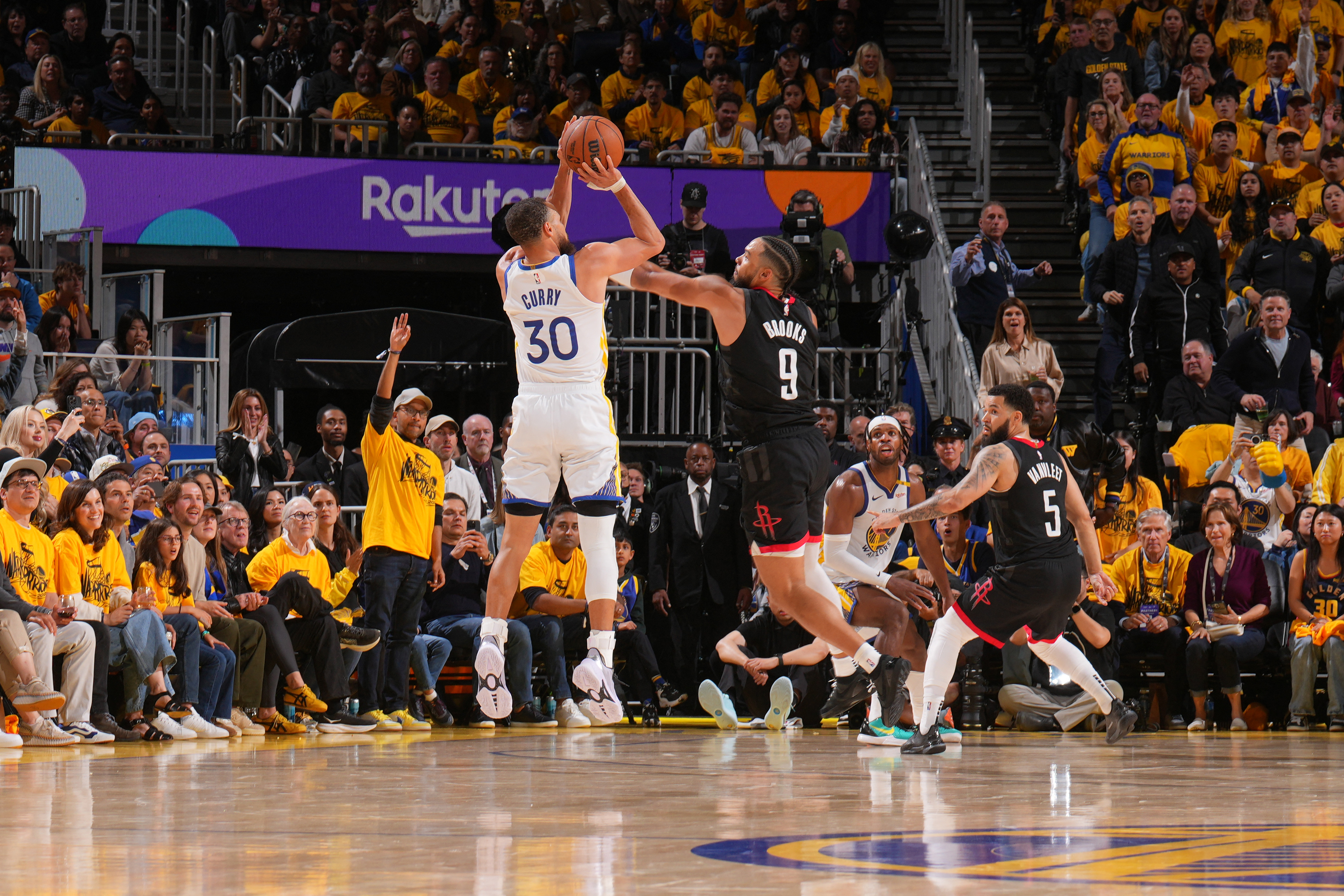Stephen Curry of the Golden State Warriors shoots a 3-point basket during the game against the Houston Rockets