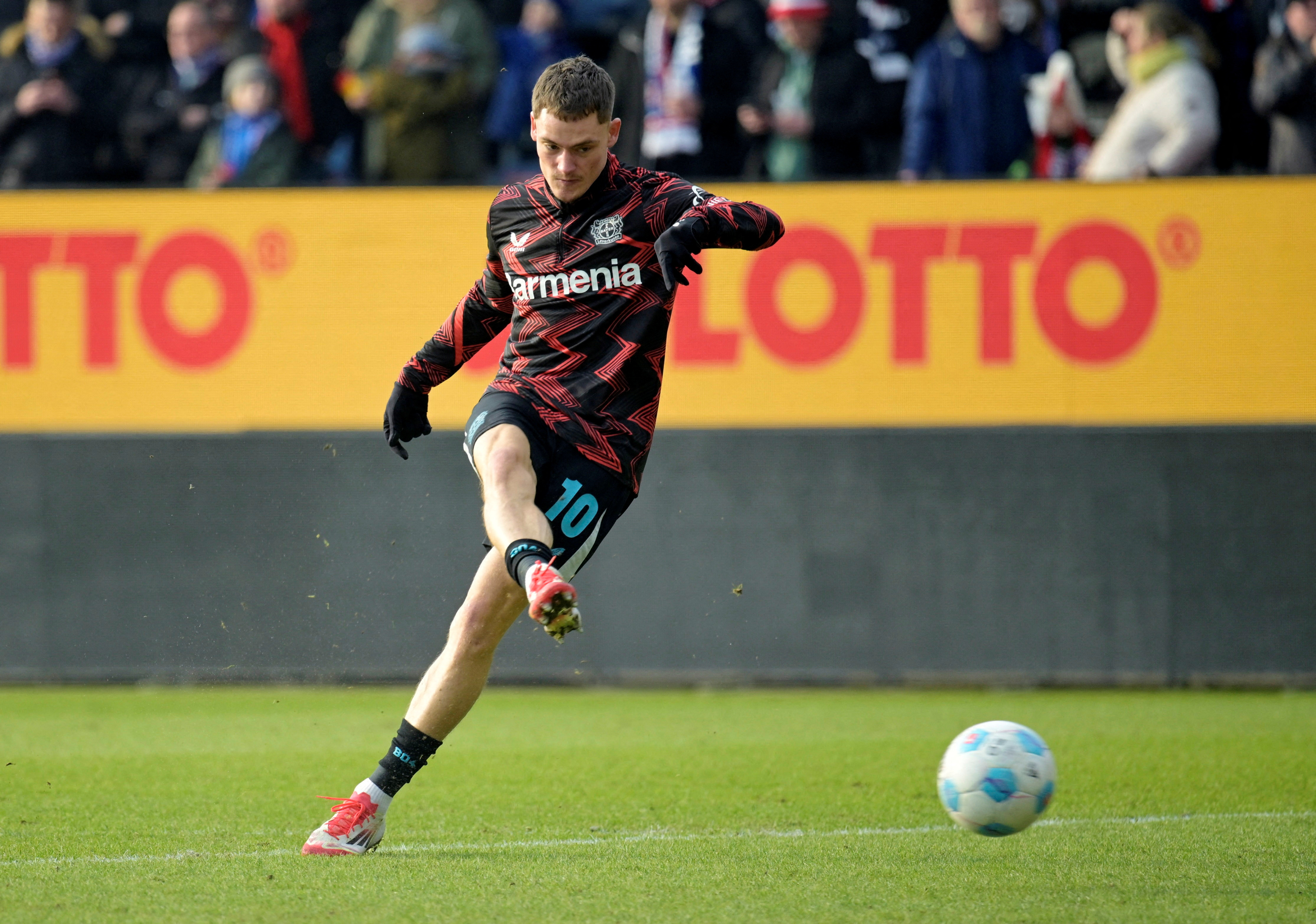 Bayer Leverkusen's Florian Wirtz during the warm-up before the match 