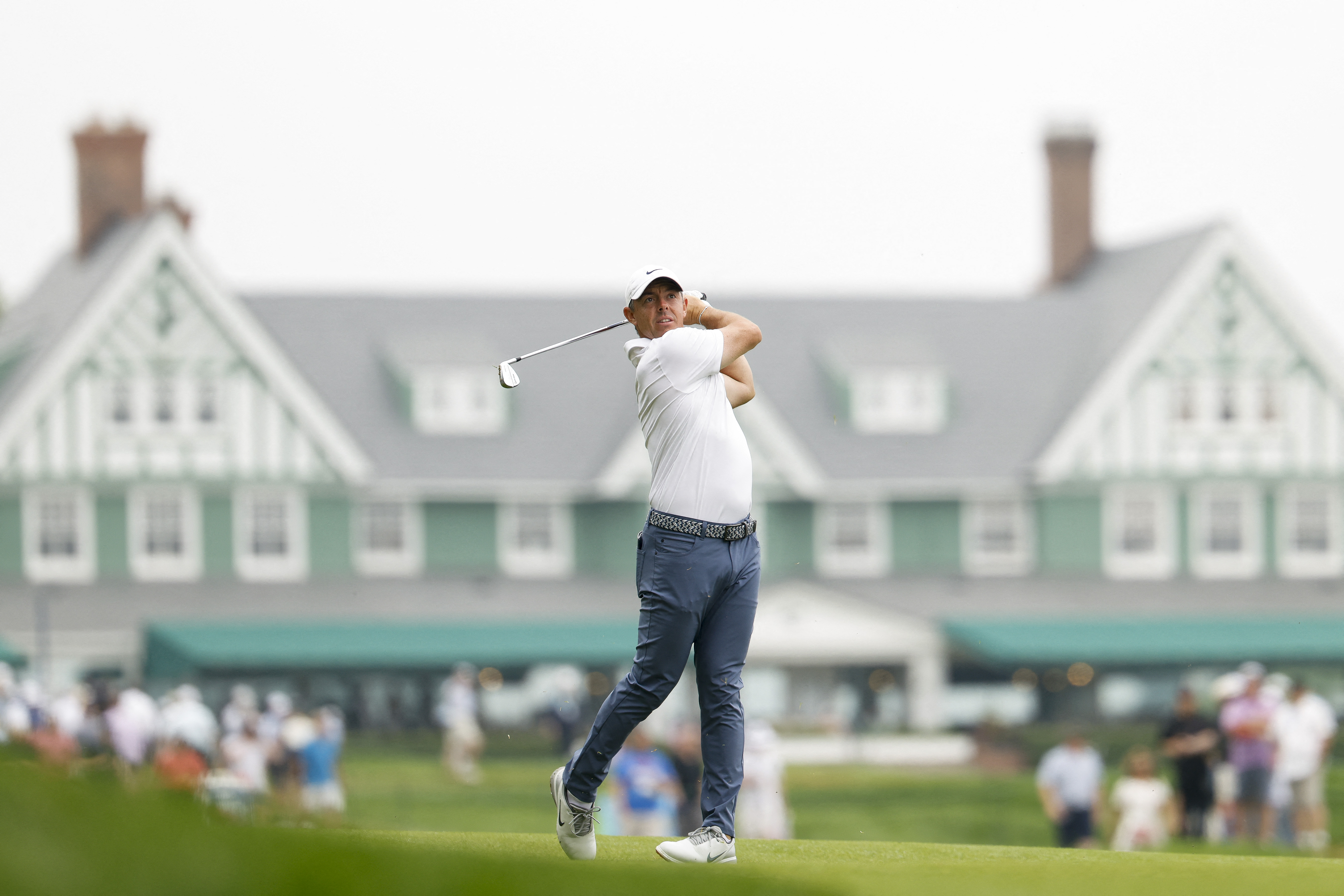 OAKMONT, PENNSYLVANIA - JUNE 15: Rory McIlroy of Northern Ireland plays a second shot on the first hole during the final round of the 125th U.S. OPEN at Oakmont Country Club on June 15, 2025 in Oakmont, Pennsylvania. Cliff Hawkins/Getty Images/AFP (Photo by Cliff Hawkins / GETTY IMAGES NORTH AMERICA / Getty Images via AFP)