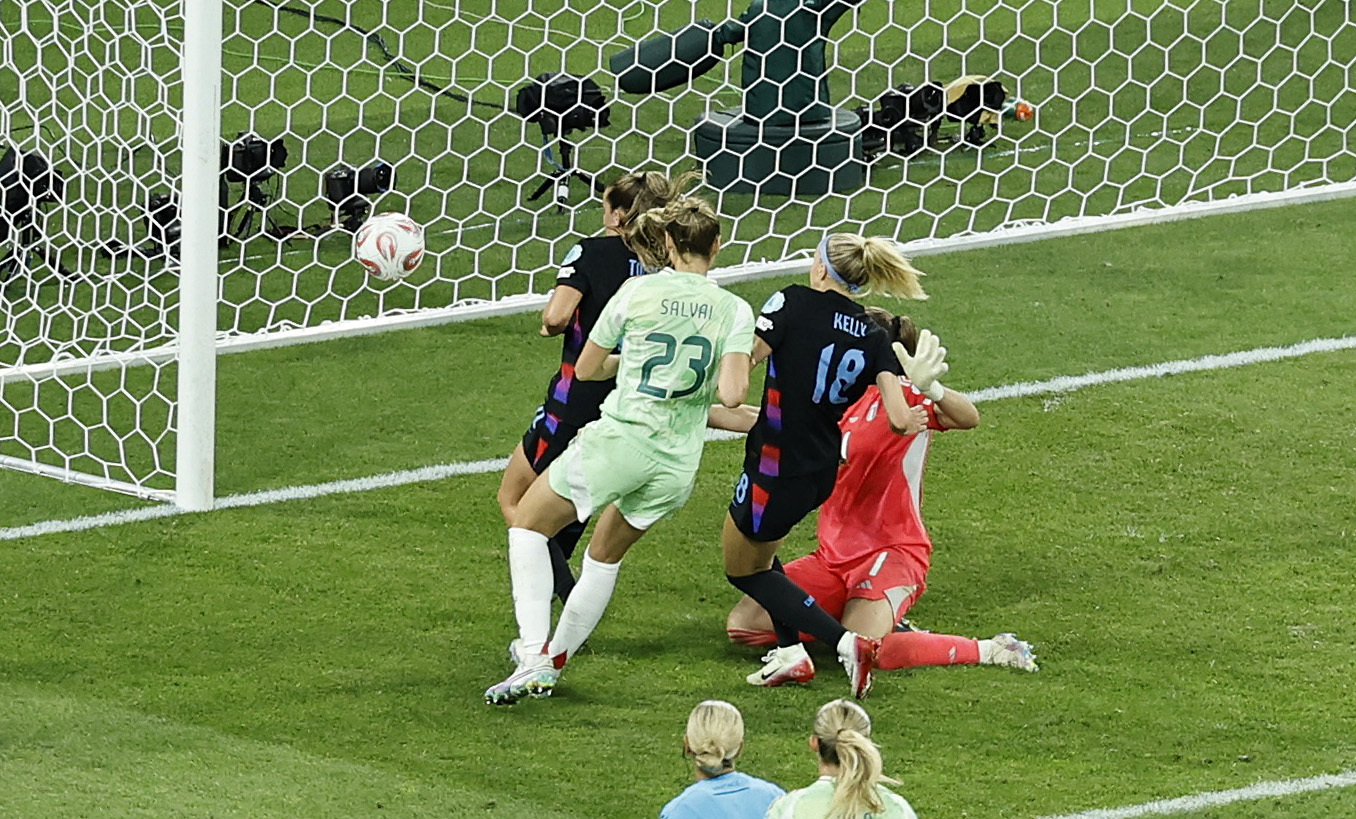 UEFA Women's Euro 2025 - Semi Final - England v Italy - Stade de Geneve, Lancy, Switzerland - July 22, 2025 England's Chloe Kelly scores their second goal from a rebound after her penalty is saved