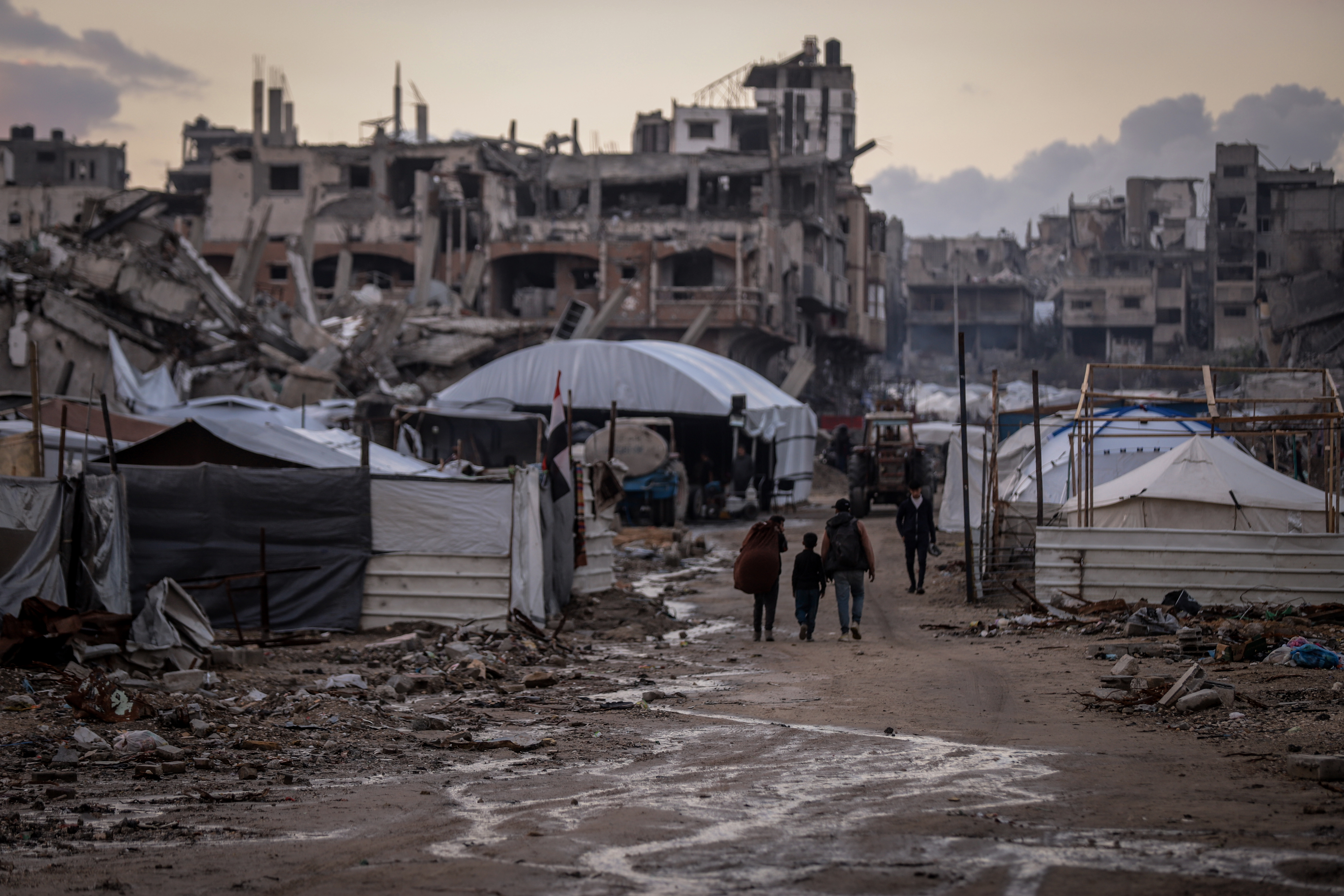 Palestinians endure harsh conditions amid rubble in Gaza