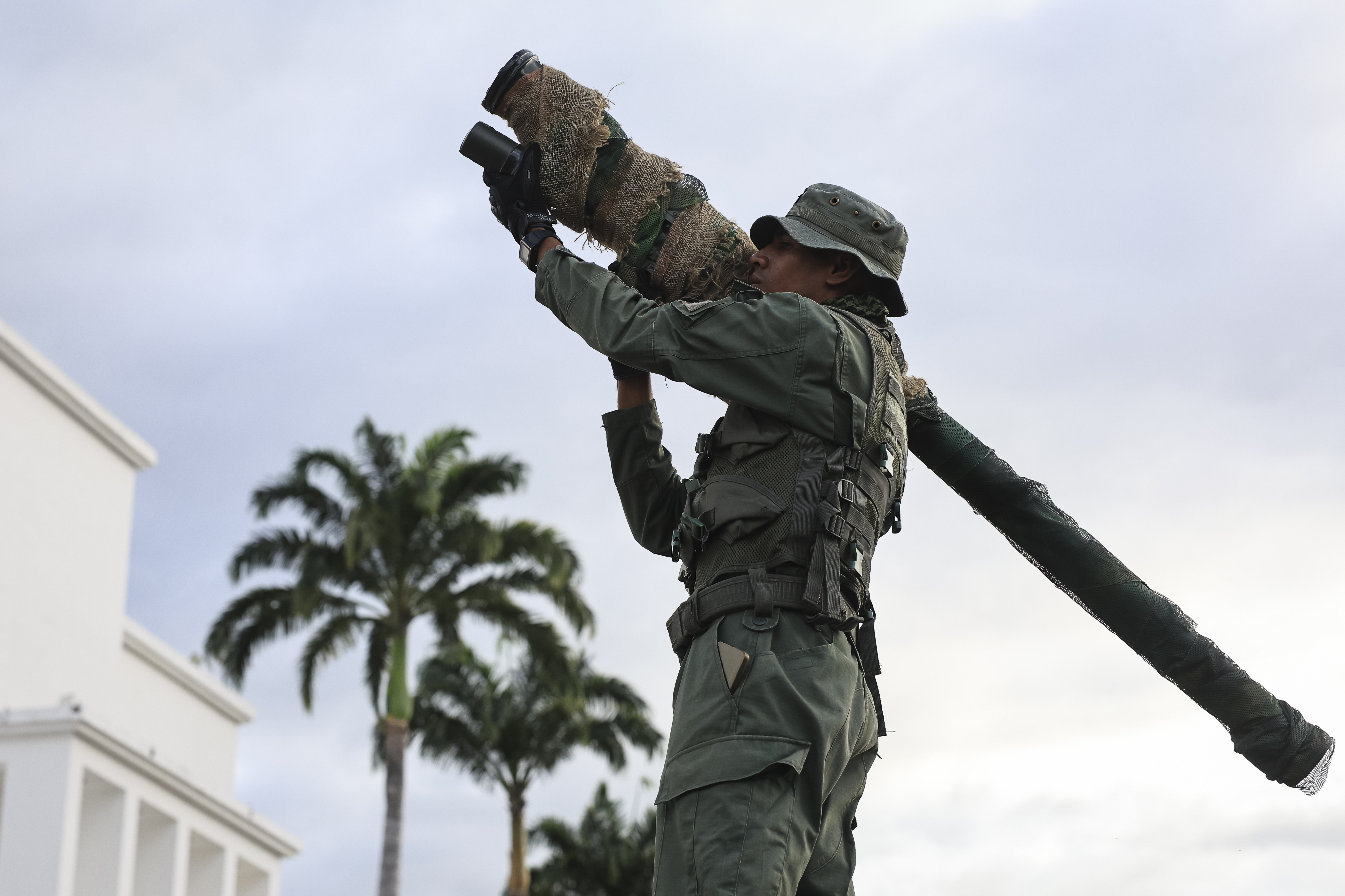 CARACAS, VENEZUELA - NOVEMBER 25: A member of the Bolivarian National Armed Forces (FANB) holds an "Igla-S" rocket launcher during a military ceremony commemorating the 200th anniversary of the presentation of the 'Sword of Peru' to Venezuelan independence hero Simón Bolívar on November 25, 2025, in Caracas, Venezuela. The United States recently designated the "Cartel De Los Soles" (Cartel of The Suns) as a foreign terrorist organization, a group allegedly led by the president of Venezuela, Nicolas Maduro, and which, it is presumed, includes high-ranking members of the Venezuelan government. (Photo by Jesus Vargas/Getty Images)