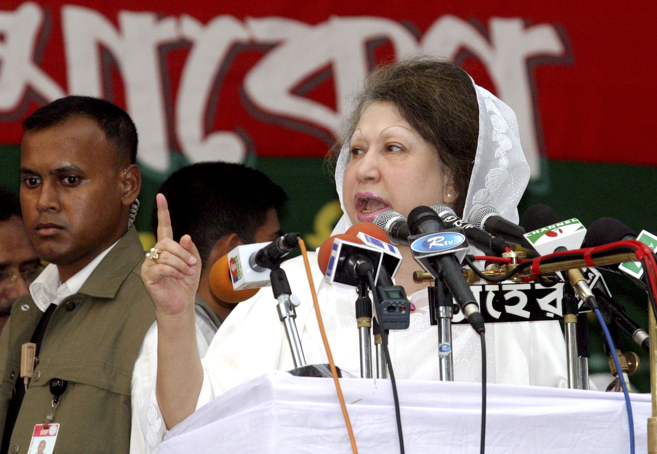Bangladesh's Prime Minister Begum Khaleda Zia addresses a Bangladesh Nationalist Party rally in Dhaka October 28, 2006. Fierce clashes between political groups in Bangladesh killed at least six people and wounded about 500 on Saturday as confusion reigned over who would head the government. REUTERS/Rafiqur Rahman.(BANGLADESH)