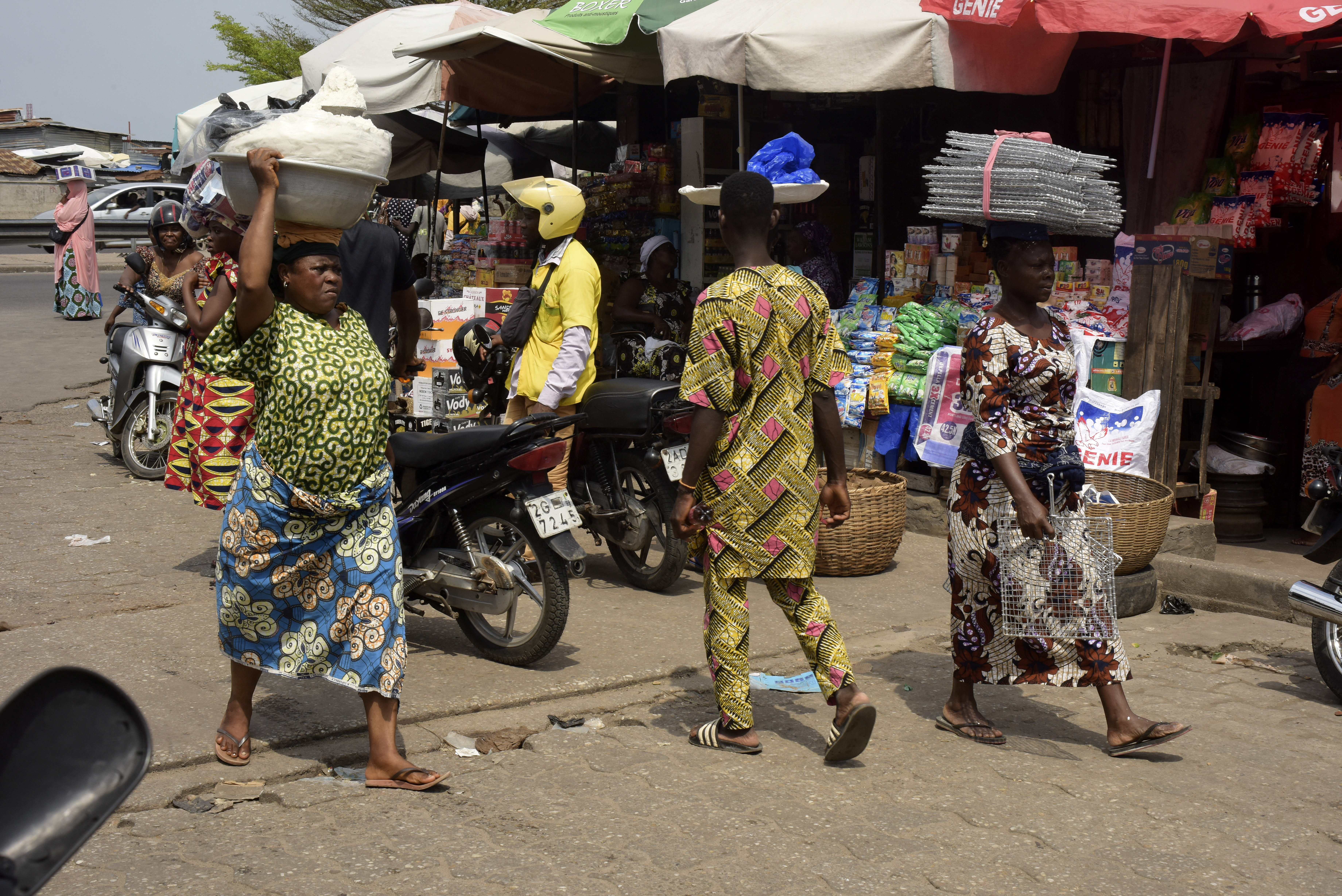 People walk at the market of Dantokpa, two days after the country's armed forces thwarted the attempted coup against the government, in Cotonou, Benin, December 9, 2025. REUTERS/Charles Placide Tossou