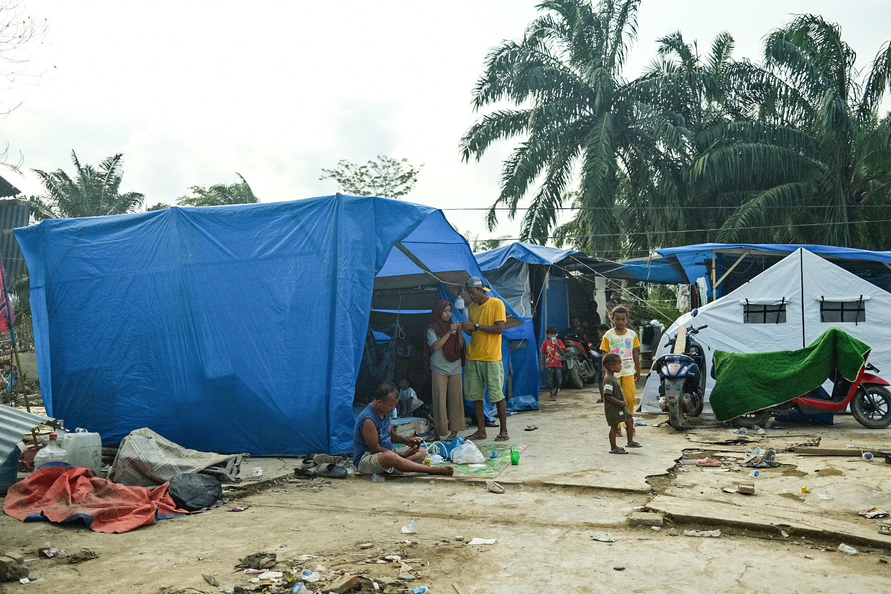 Residents in Kota Lintang Bawah, Aceh Tamiang, said most people in their village had still not received tents from government agencies.