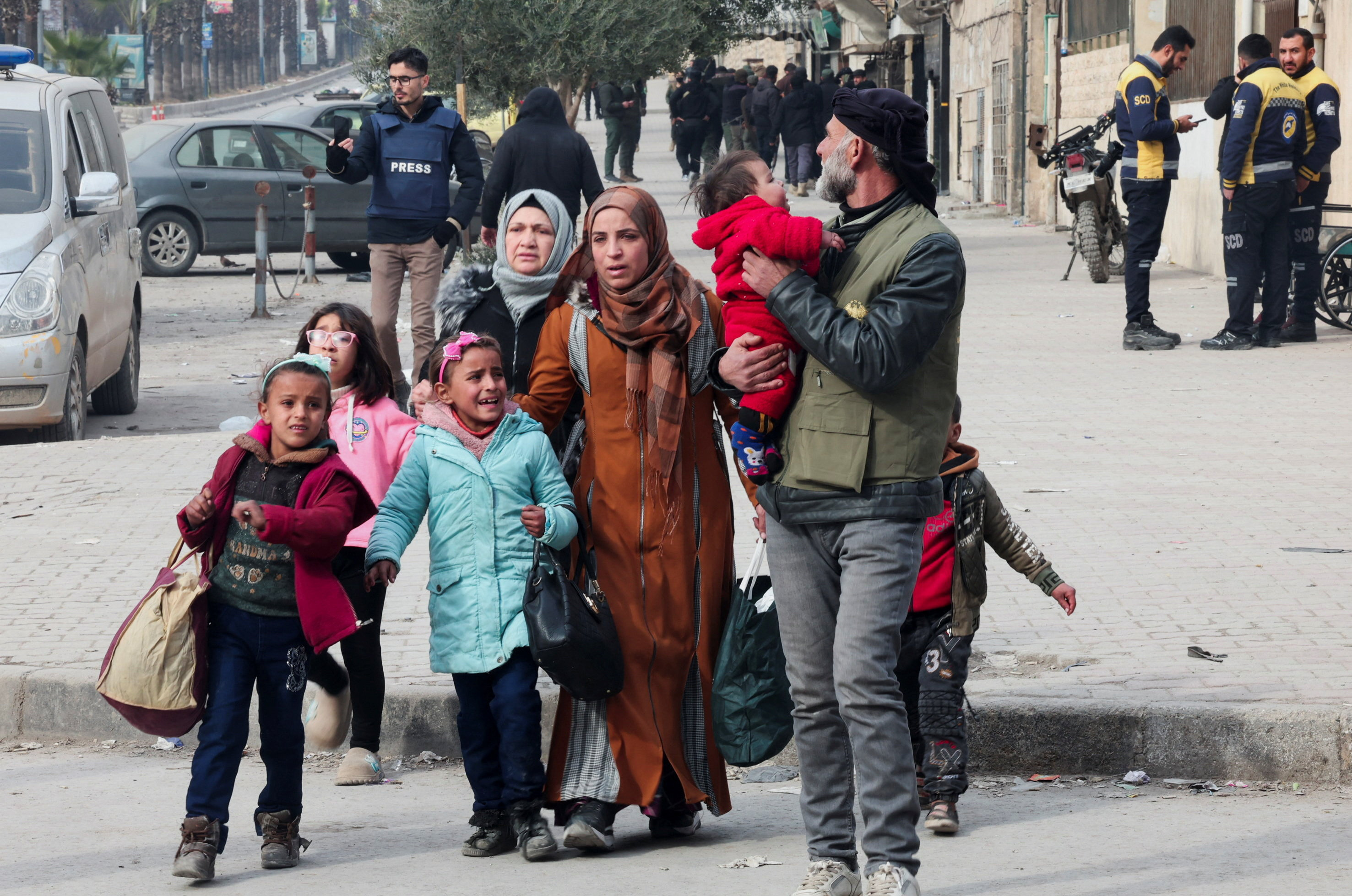 Civilians fleeing Aleppo amid intensified fighting