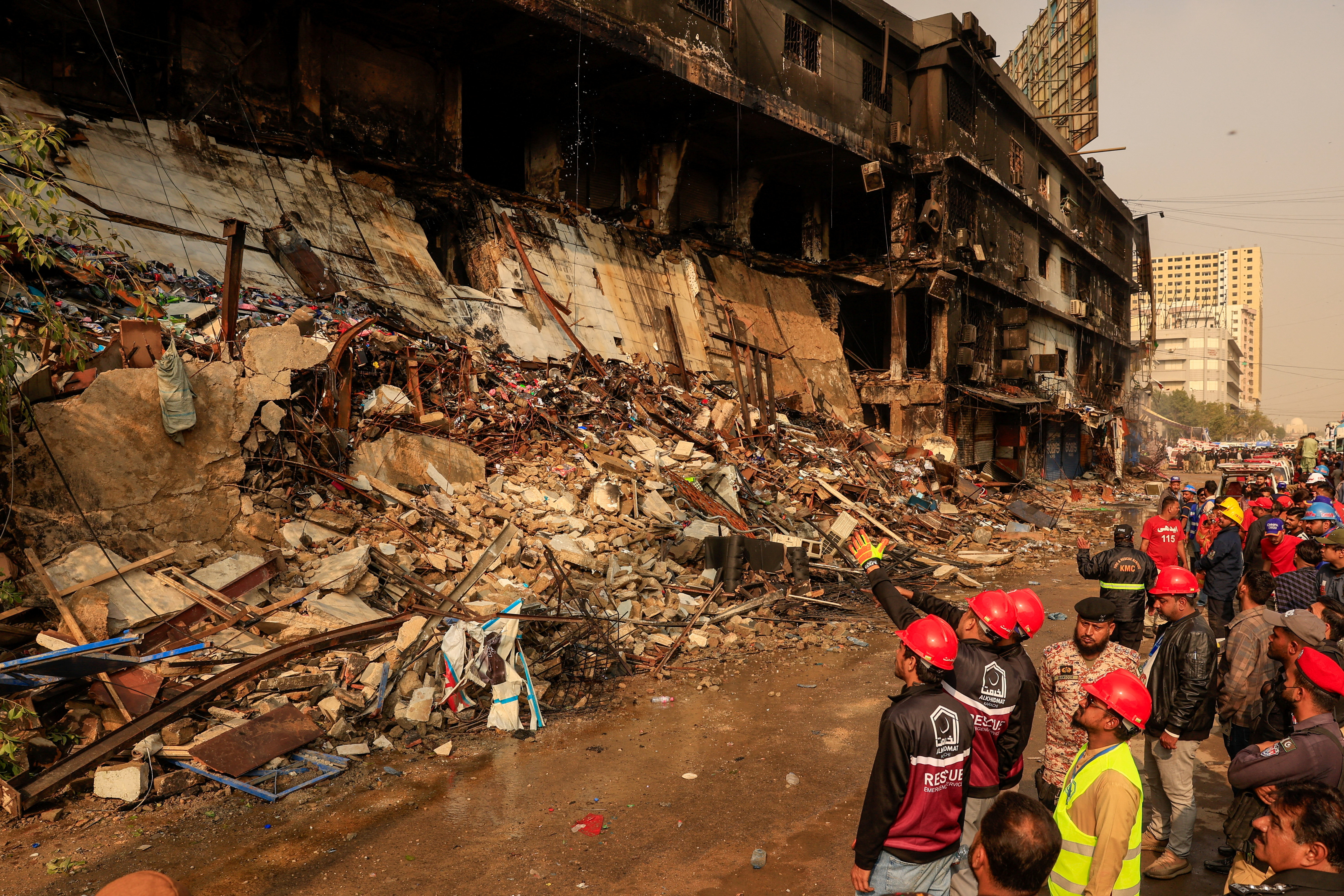 Emergency personnel survey the damaged portion of the building, following a massive fire that broke out in the Gul Plaza Shopping Mall in Karachi, Pakistan, January 19, 2026. REUTERS/Akhtar Soomro