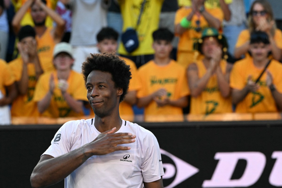 France's Gael Monfils acknowledges the crowd after losing to Australia's Dane Sweeny in their men's singles match on day three of the Australian Open tennis tournament in Melbourne on January 20, 2026. (Photo by Paul Crock / AFP) / -- IMAGE RESTRICTED TO EDITORIAL USE - STRICTLY NO COMMERCIAL USE --