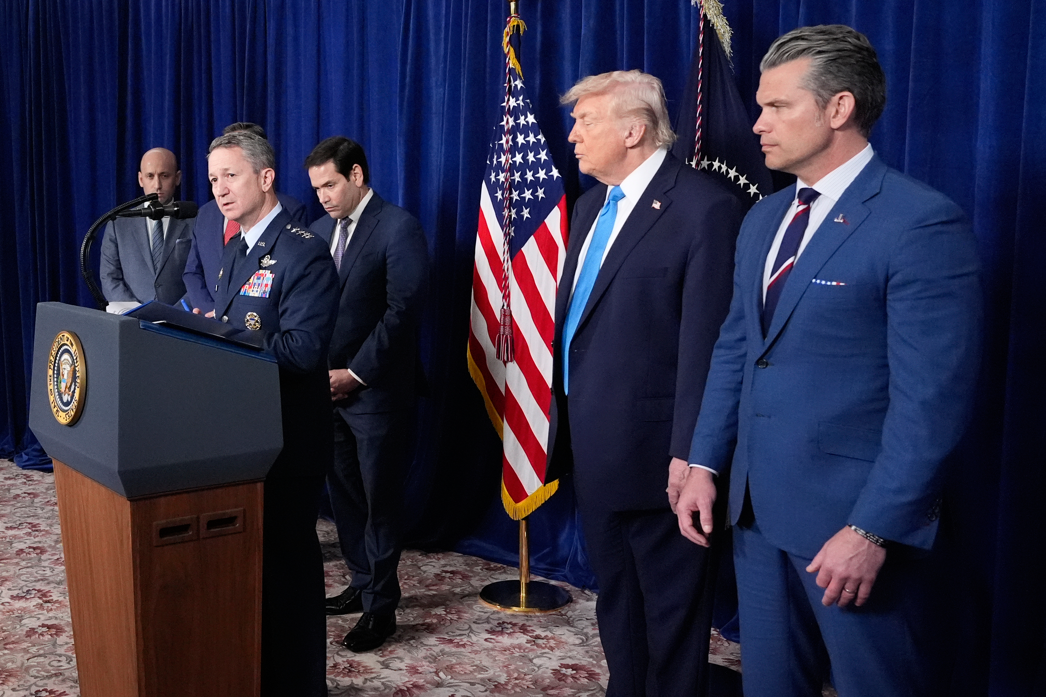 Donald Trump and his advisors announce an attack on Venezuela