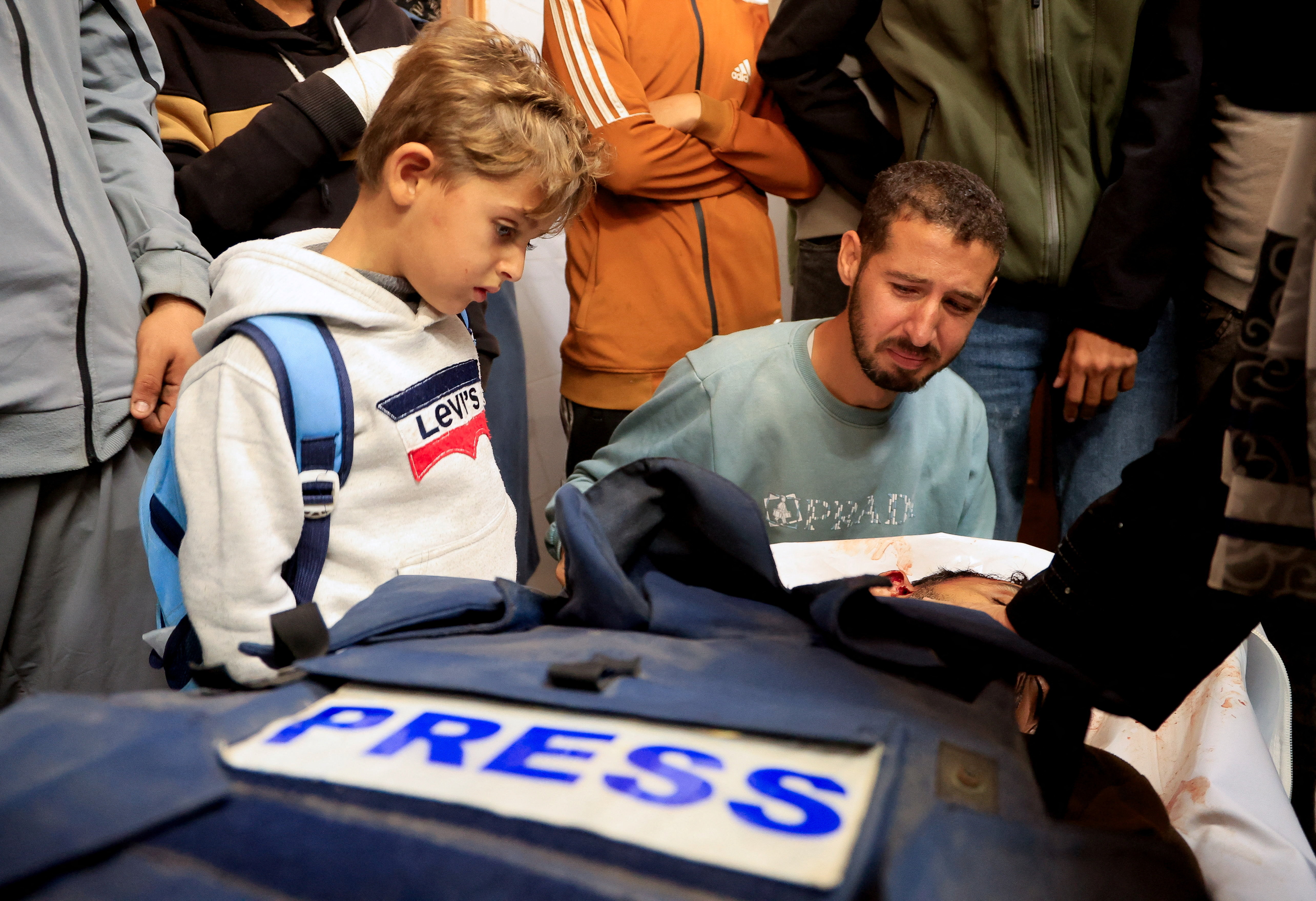 SENSITIVE MATERIAL. THIS IMAGE MAY OFFEND OR DISTURB Mourners react next to the body of freelance Palestinian journalist Mahmoud Wadi, who was killed in an Israeli strike on Tuesday, according to local health authorities, at Nasser hospital in Khan Younis, in the southern Gaza Strip, December 2, 2025. REUTERS/Haseeb Alwazeer